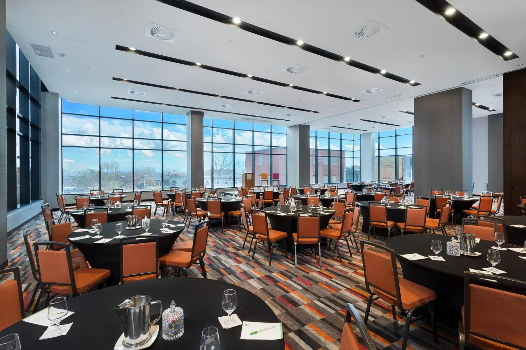 Meeting/conference room in Holiday Inn Hotel & Suites - Montreal Centre-ville Ouest by IHG