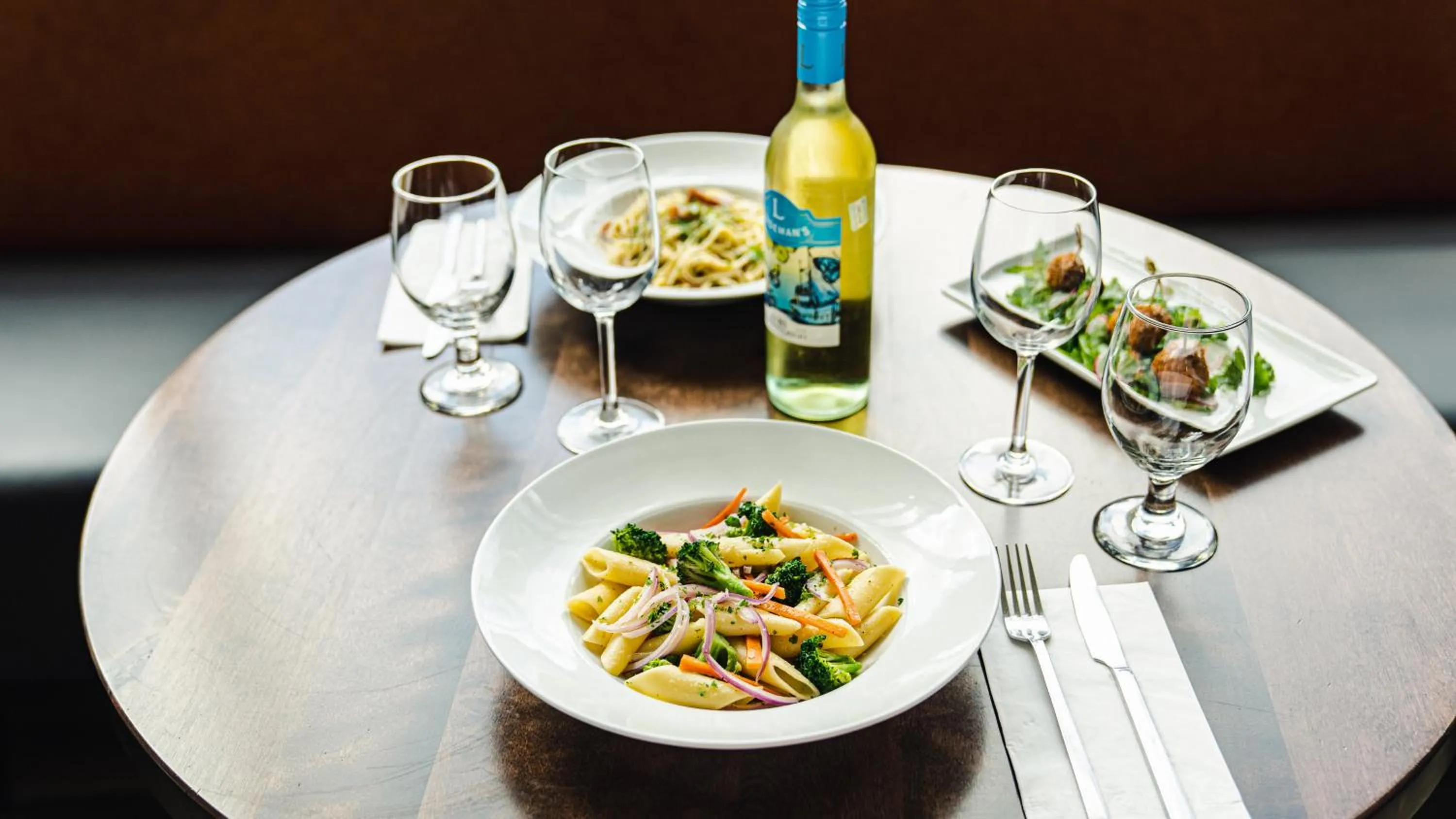 Restaurant/places to eat in Holiday Inn Hotel & Suites - Montreal Centre-ville Ouest by IHG