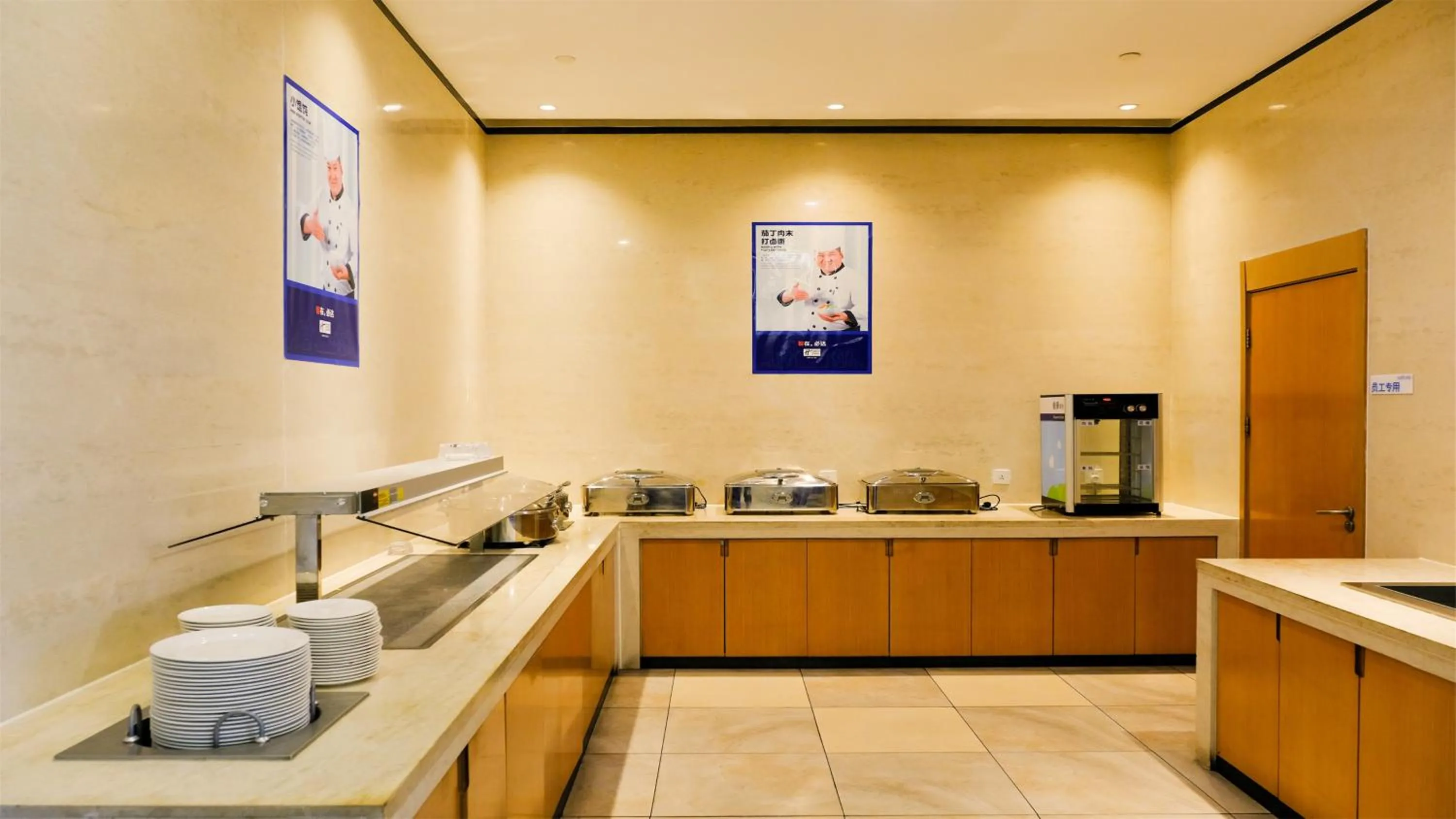 Breakfast, Kitchen/Kitchenette in Holiday Inn Express Zhangjiakou Park View, an IHG Hotel