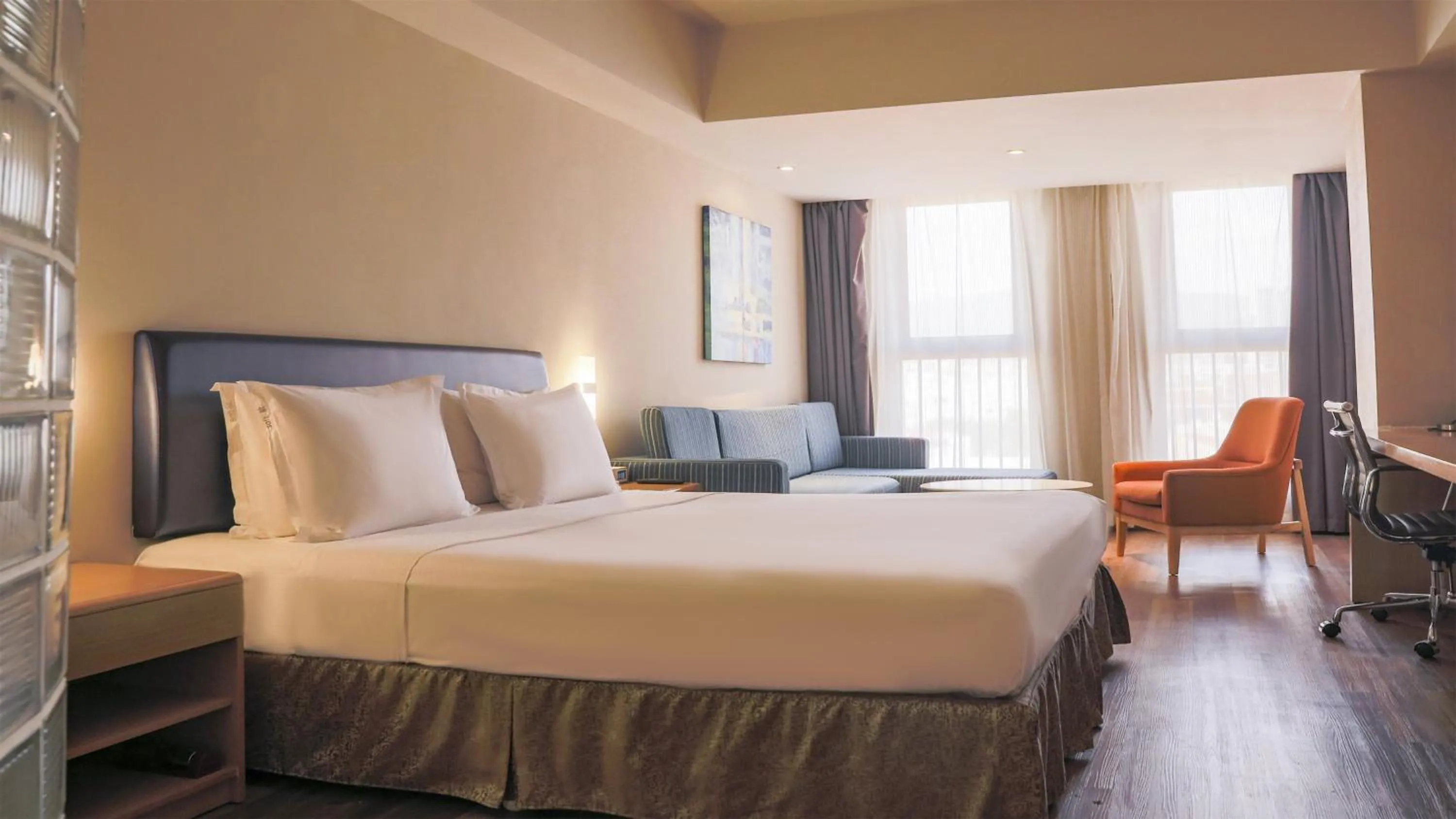 Photo of the whole room in Holiday Inn Express Zhangjiakou Park View, an IHG Hotel