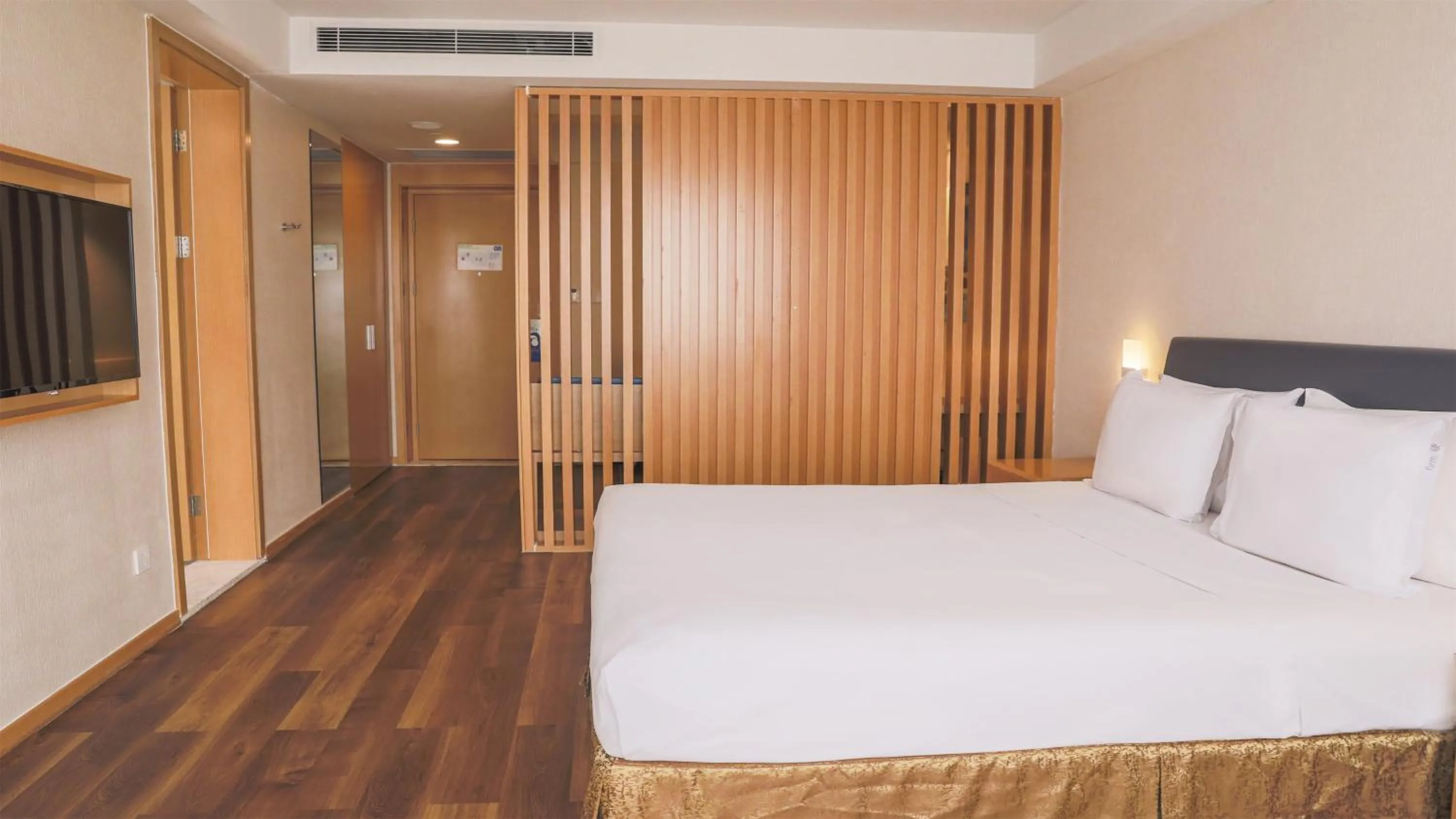 Photo of the whole room in Holiday Inn Express Zhangjiakou Park View, an IHG Hotel