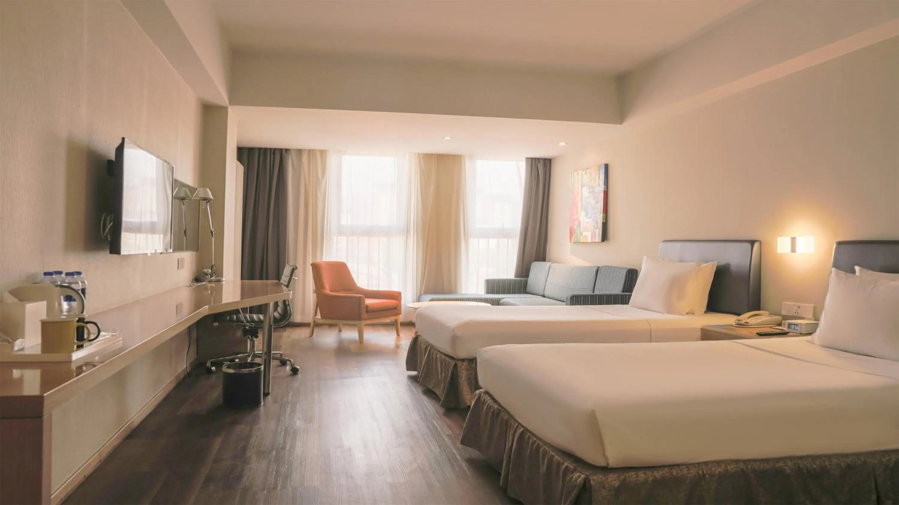 Photo of the whole room in Holiday Inn Express Zhangjiakou Park View, an IHG Hotel