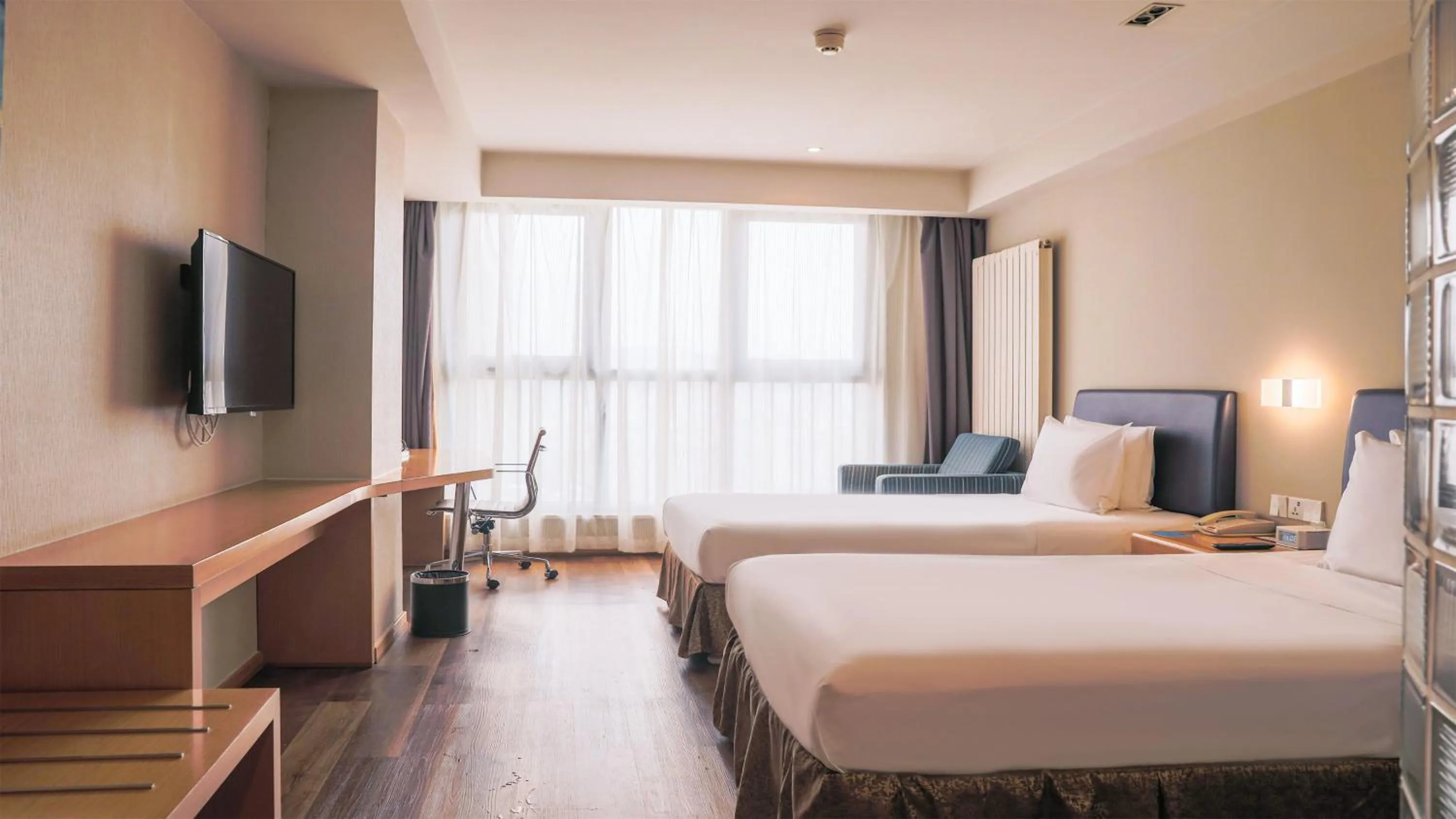 Photo of the whole room in Holiday Inn Express Zhangjiakou Park View, an IHG Hotel