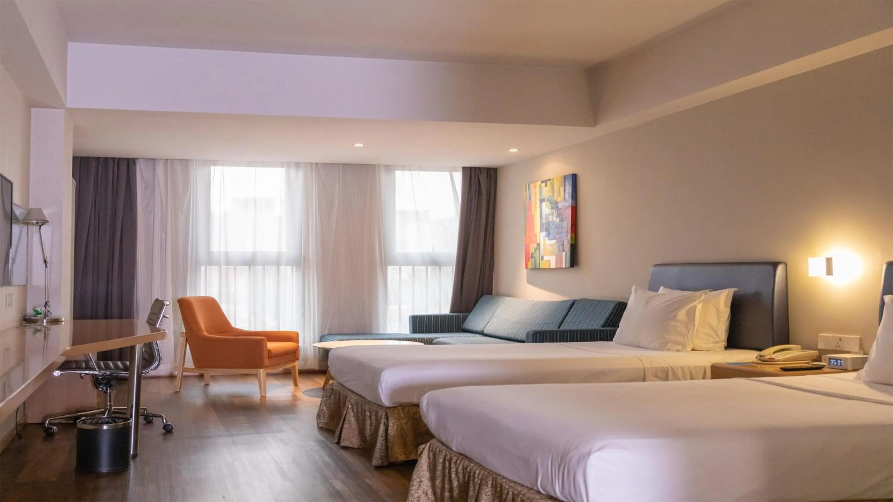 Photo of the whole room in Holiday Inn Express Zhangjiakou Park View, an IHG Hotel