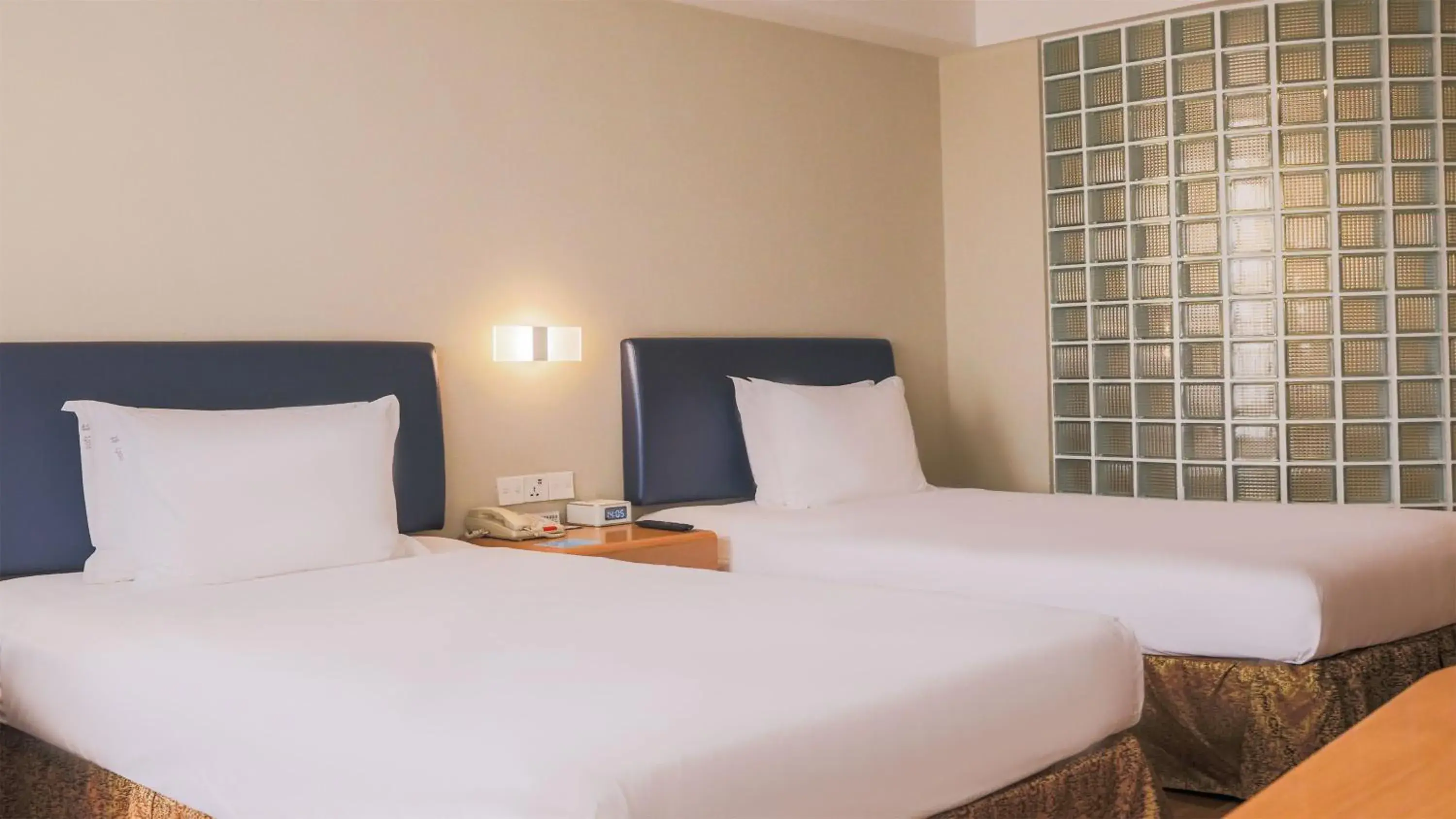 Twin Room Standard Smoking in Holiday Inn Express Zhangjiakou Park View, an IHG Hotel Twin Room Standard Smoking in Holiday Inn Express Zhangjiakou Park View, an IHG Hotel