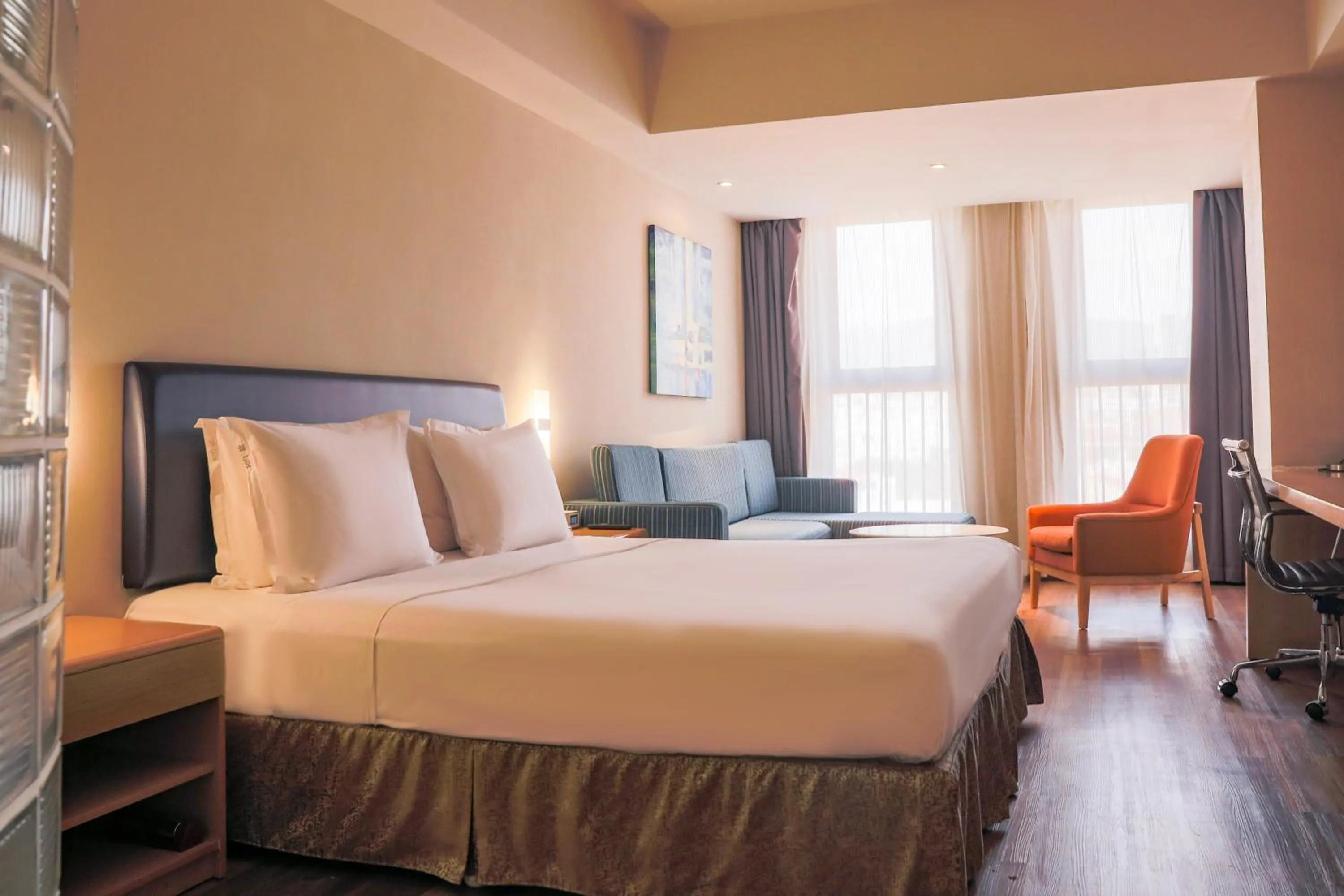 TV and multimedia in Holiday Inn Express Zhangjiakou Park View, an IHG Hotel