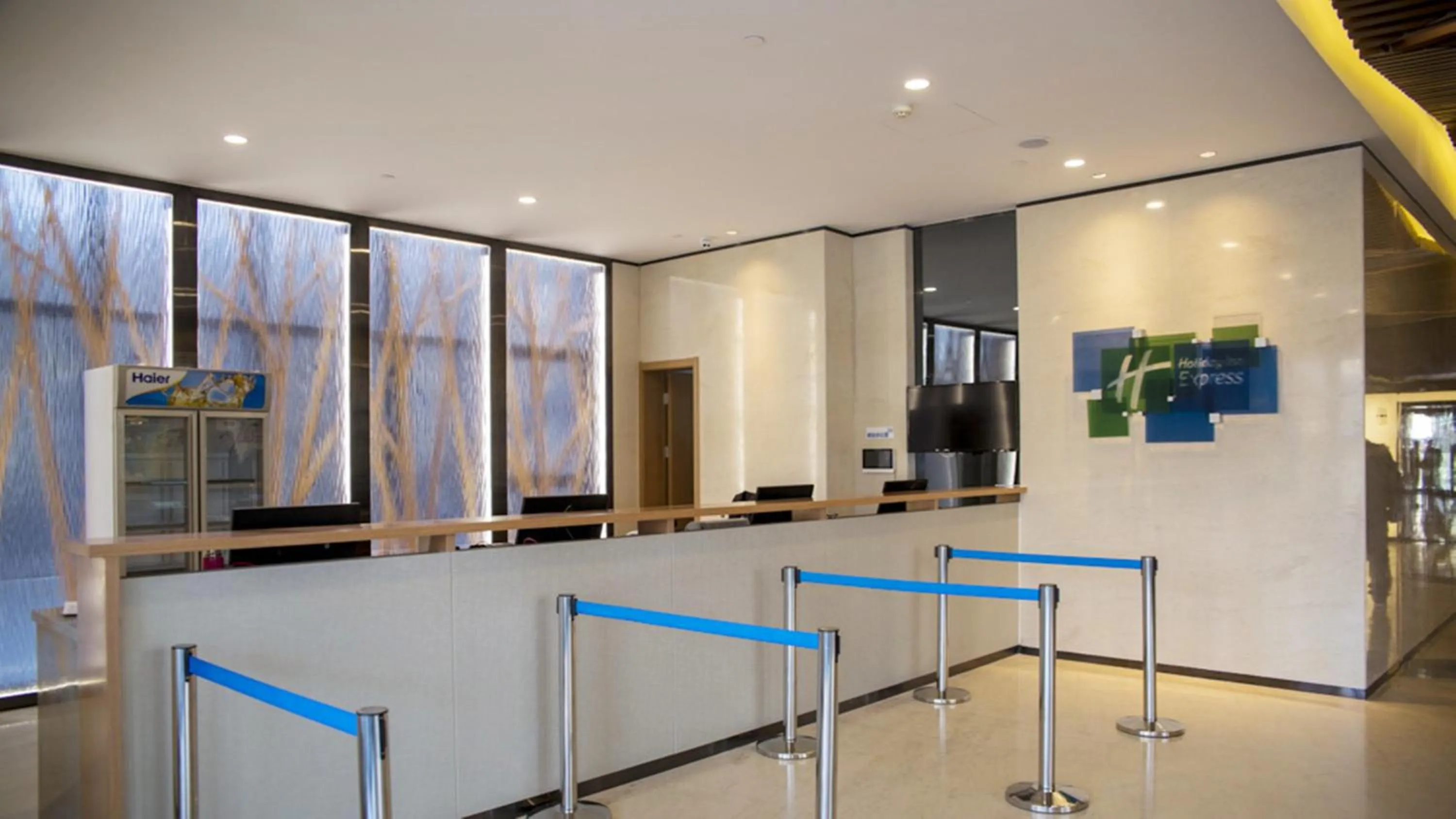 Property building in Holiday Inn Express Zhangjiakou Park View, an IHG Hotel