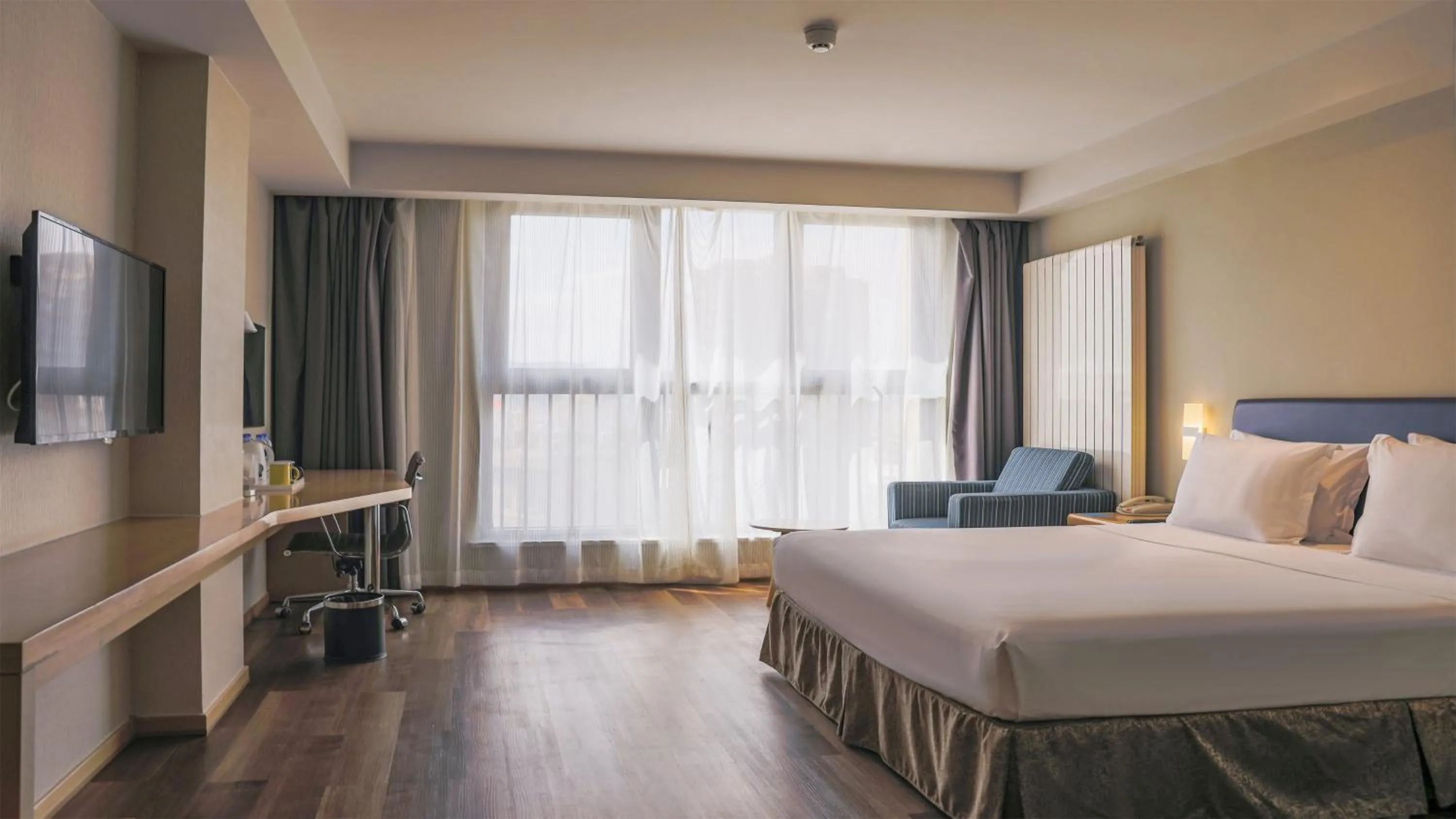 Photo of the whole room in Holiday Inn Express Zhangjiakou Park View, an IHG Hotel