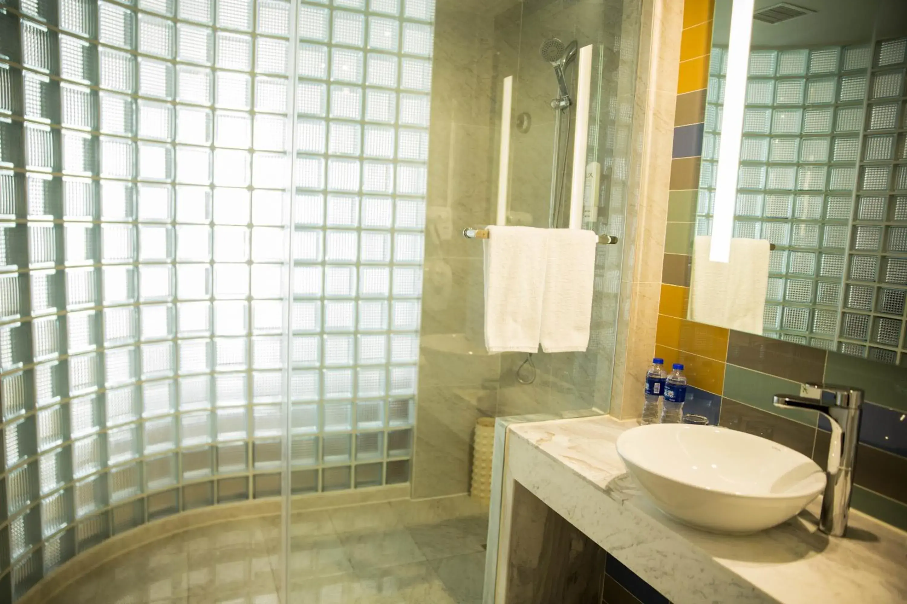 Standard King Room in Holiday Inn Express Zhangjiakou Park View, an IHG Hotel Standard King Room in Holiday Inn Express Zhangjiakou Park View, an IHG Hotel