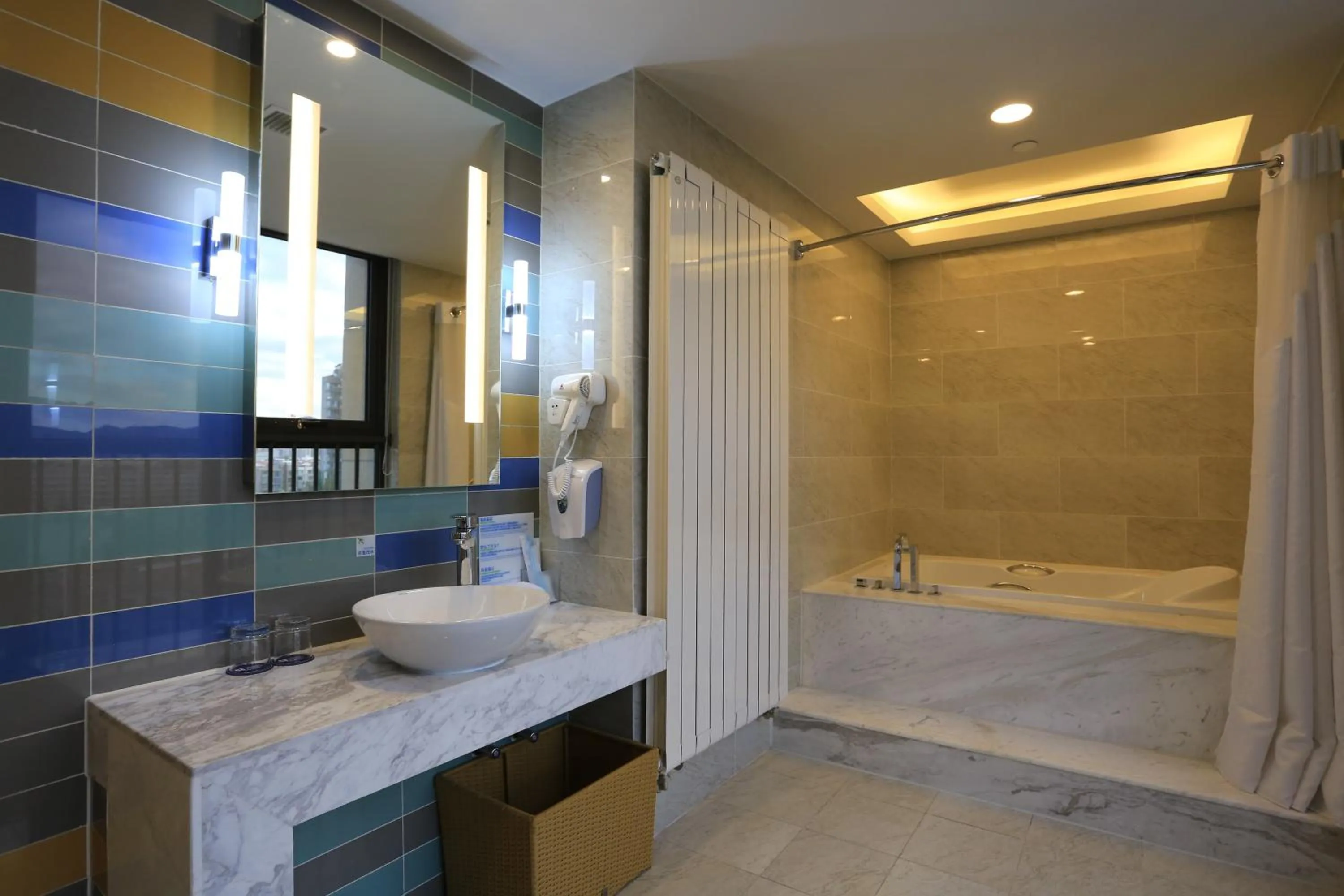 Bathroom in Holiday Inn Express Zhangjiakou Park View, an IHG Hotel