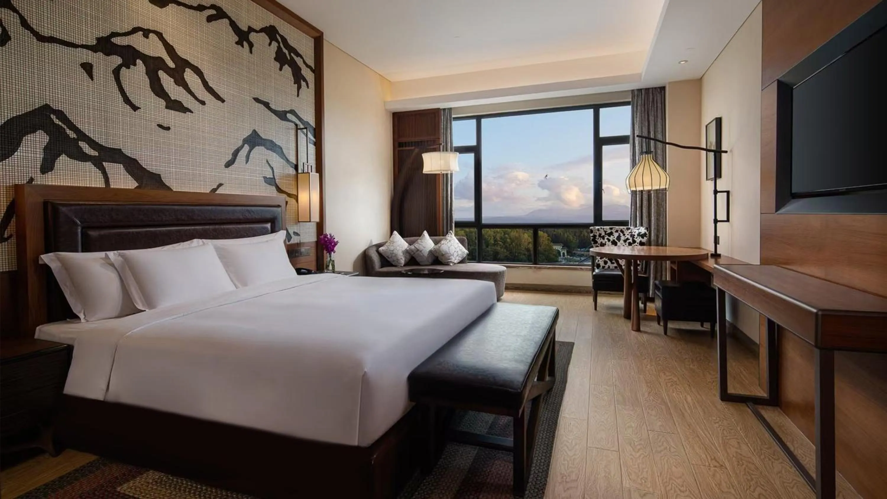 Photo of the whole room, Bed in Crowne Plaza Resort Changbaishan Hot Spring by IHG