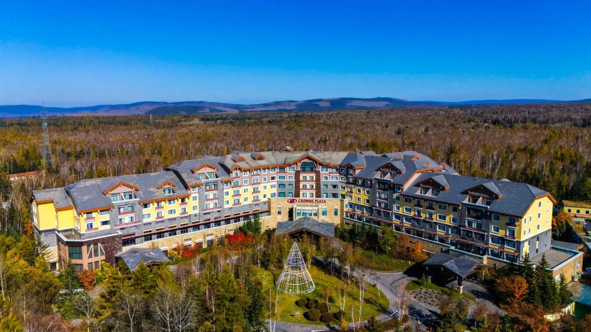 Property building in Crowne Plaza Resort Changbaishan Hot Spring by IHG Property building in Crowne Plaza Resort Changbaishan Hot Spring by IHG