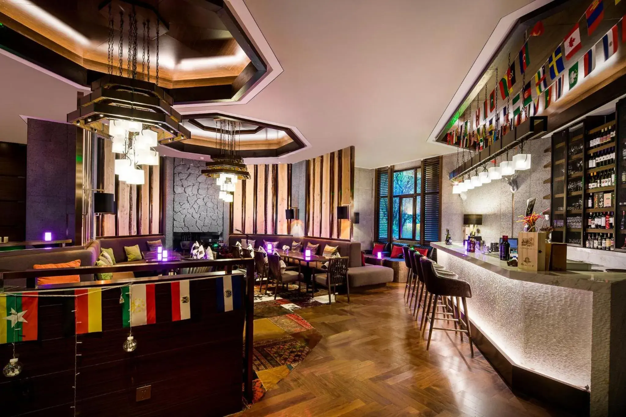 Lounge or bar in Crowne Plaza Resort Changbaishan Hot Spring by IHG Lounge or bar in Crowne Plaza Resort Changbaishan Hot Spring by IHG