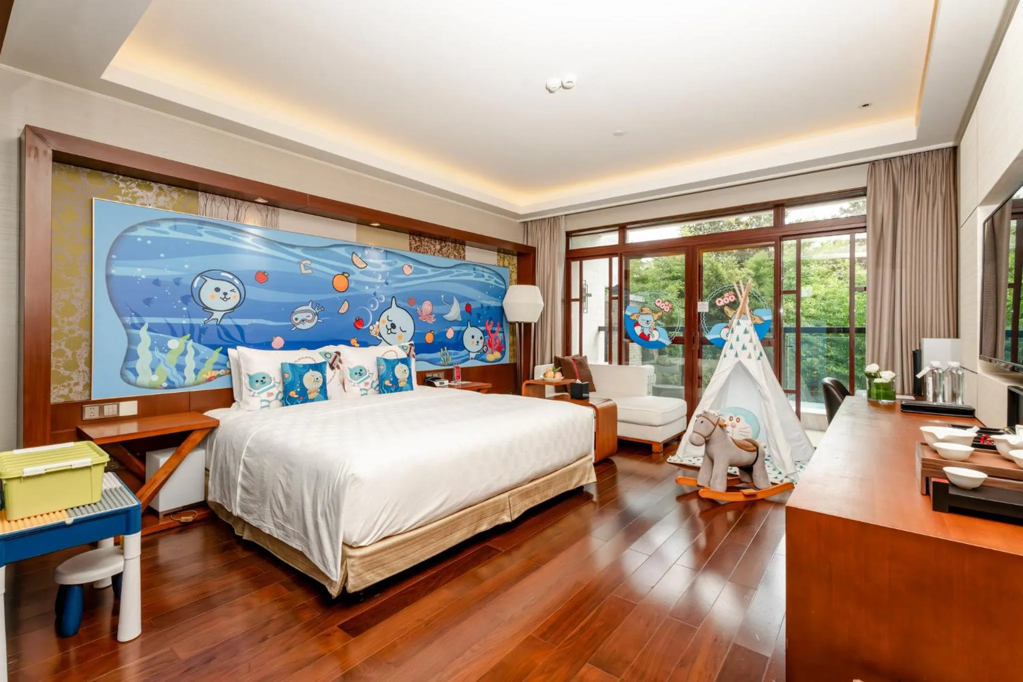 Photo of the whole room, Bed in HUALUXE Hotels & Resorts Kunming