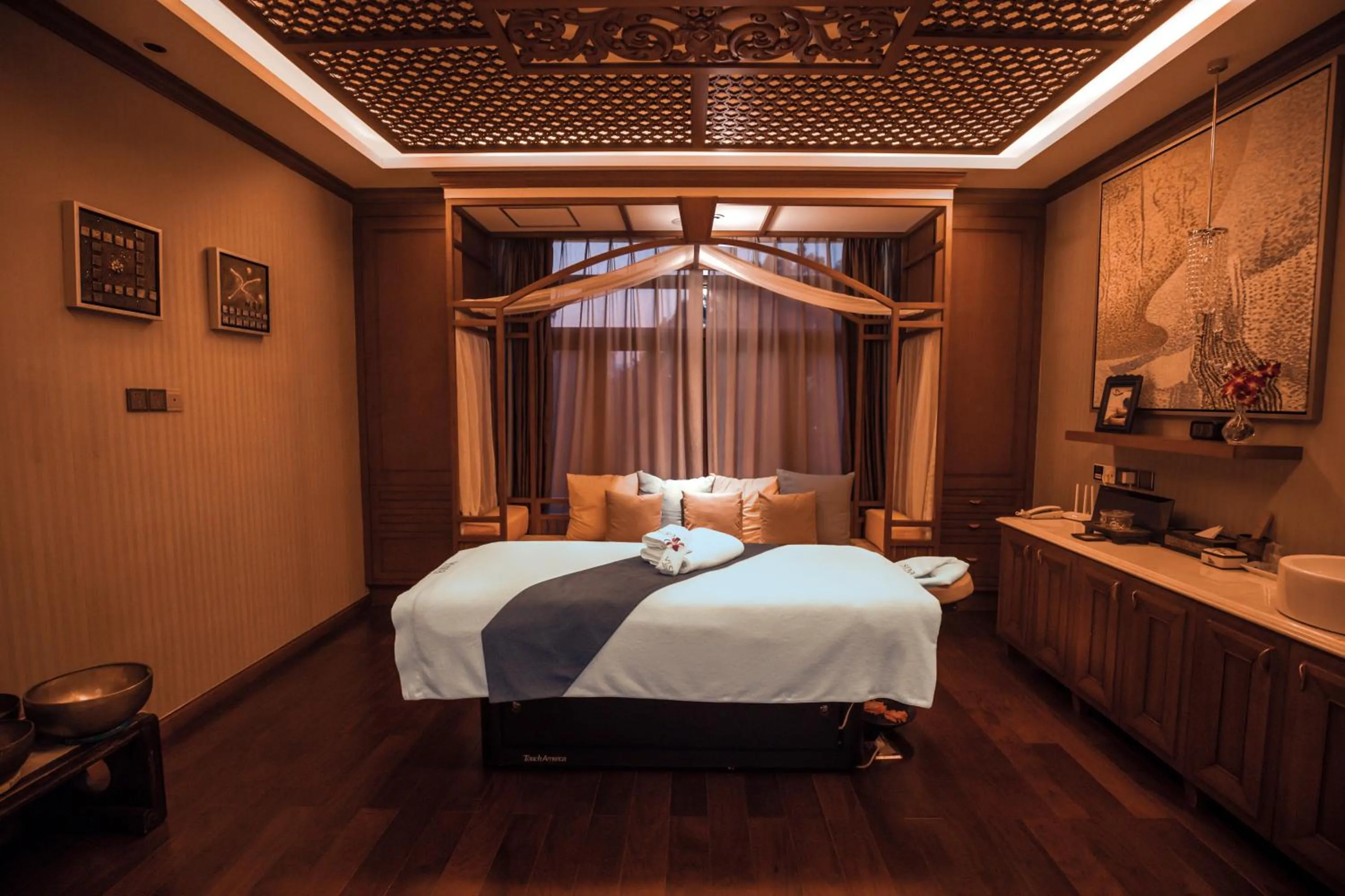 Spa and wellness centre/facilities, Bed in HUALUXE Hotels & Resorts Kunming