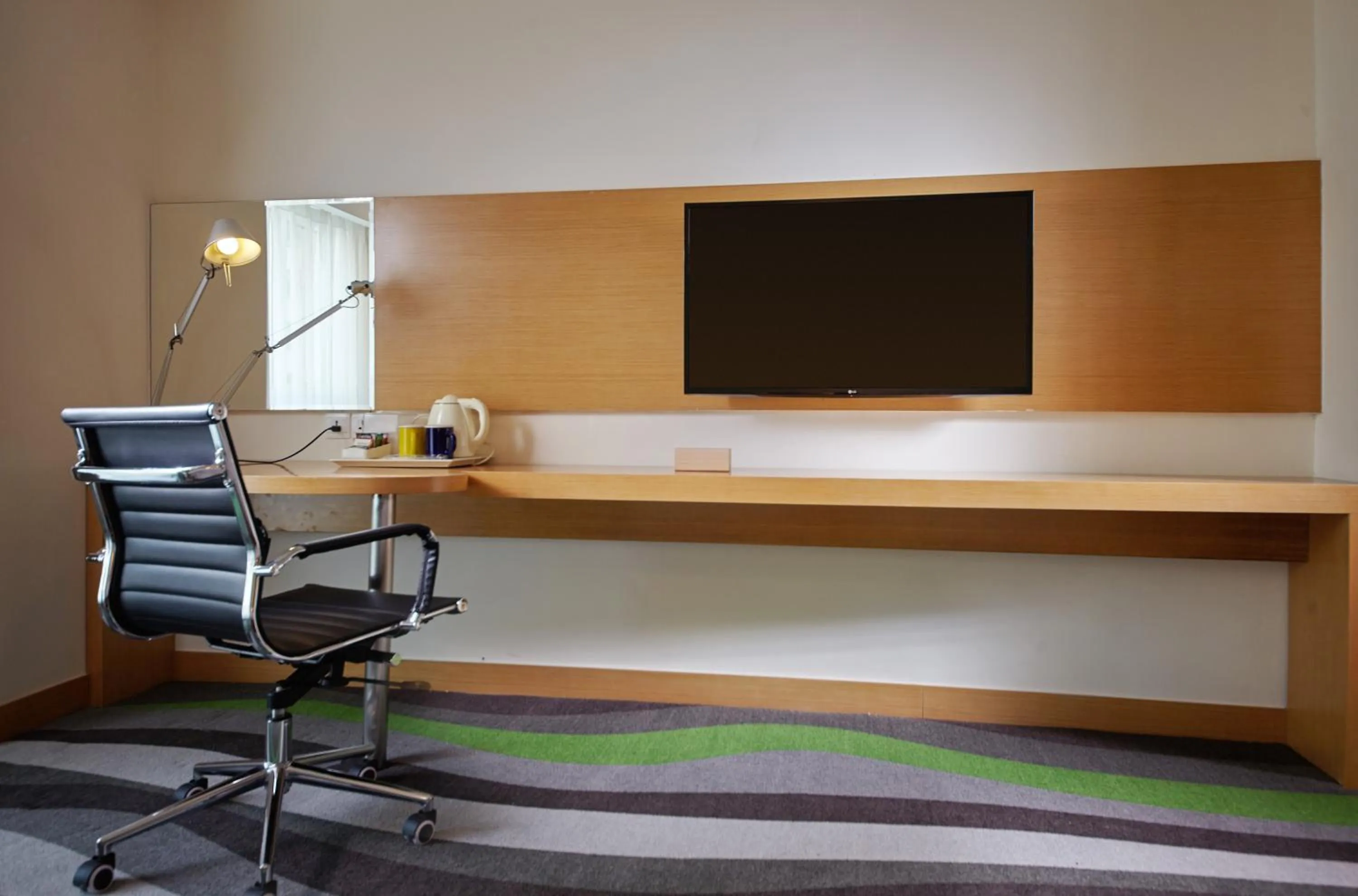 TV and multimedia in Holiday Inn Express Tangshan Downtown by IHG