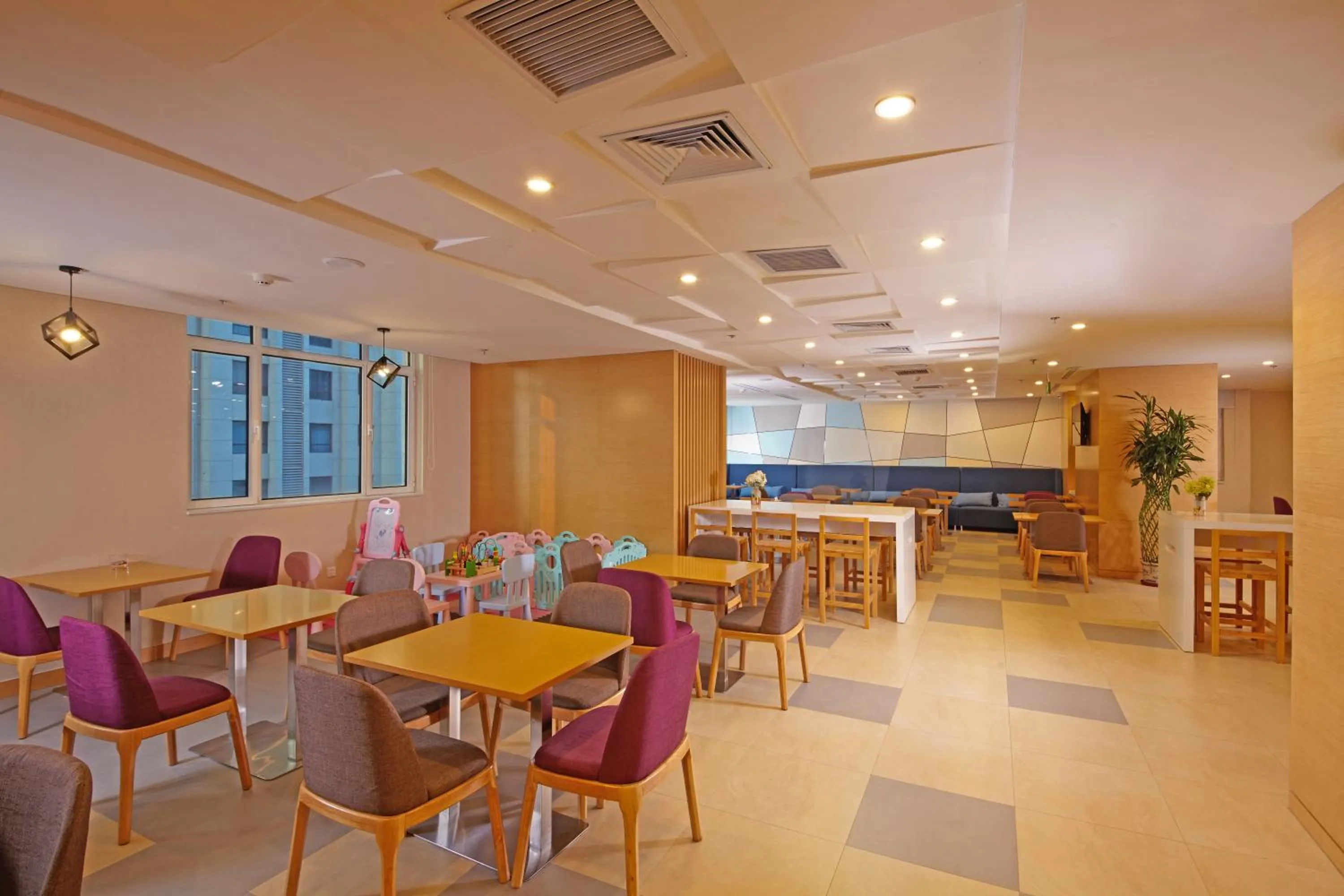 Restaurant/places to eat in Holiday Inn Express Tangshan Downtown by IHG