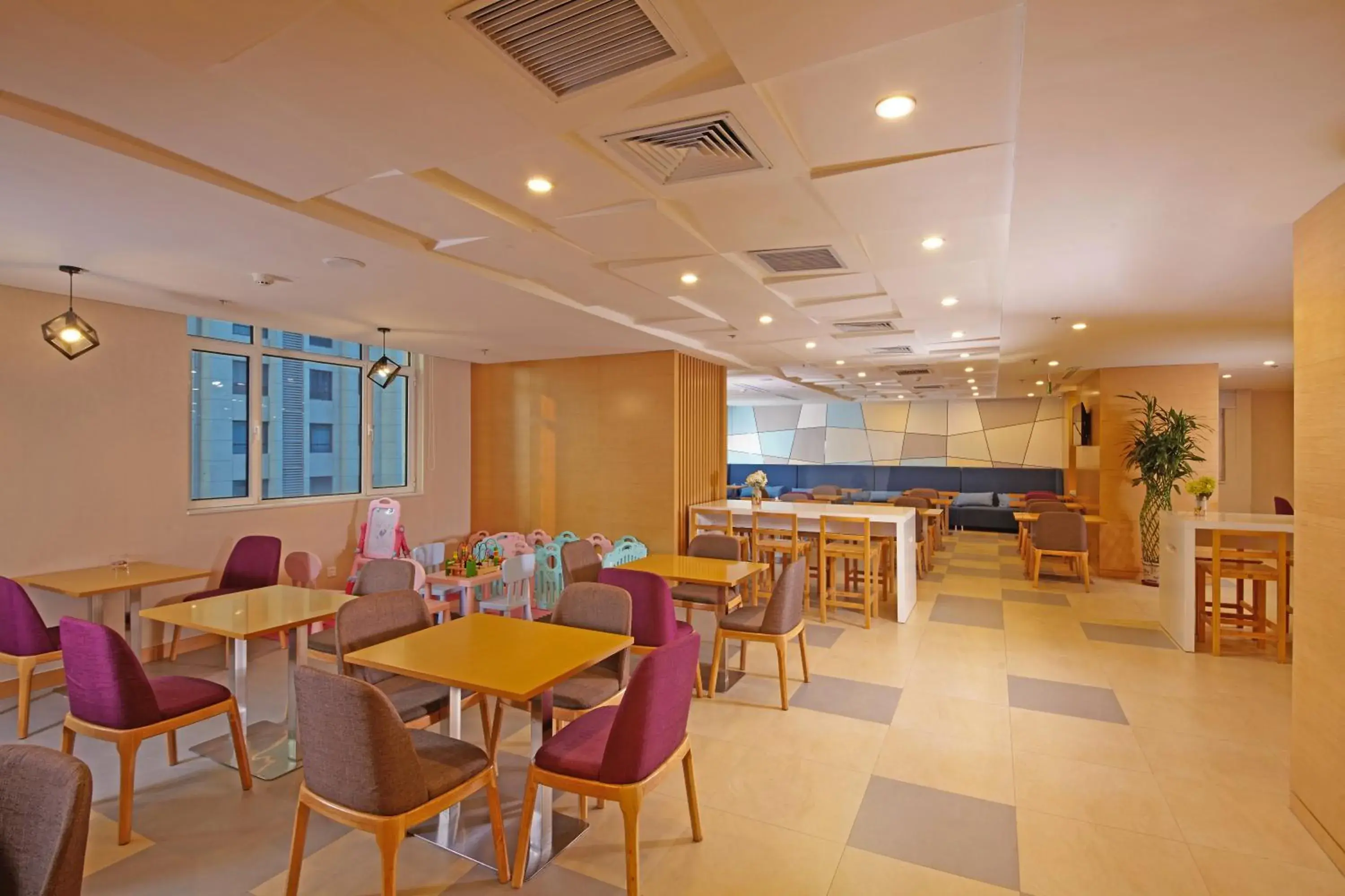 Restaurant/places to eat in Holiday Inn Express Tangshan Downtown by IHG Restaurant/places to eat in Holiday Inn Express Tangshan Downtown by IHG