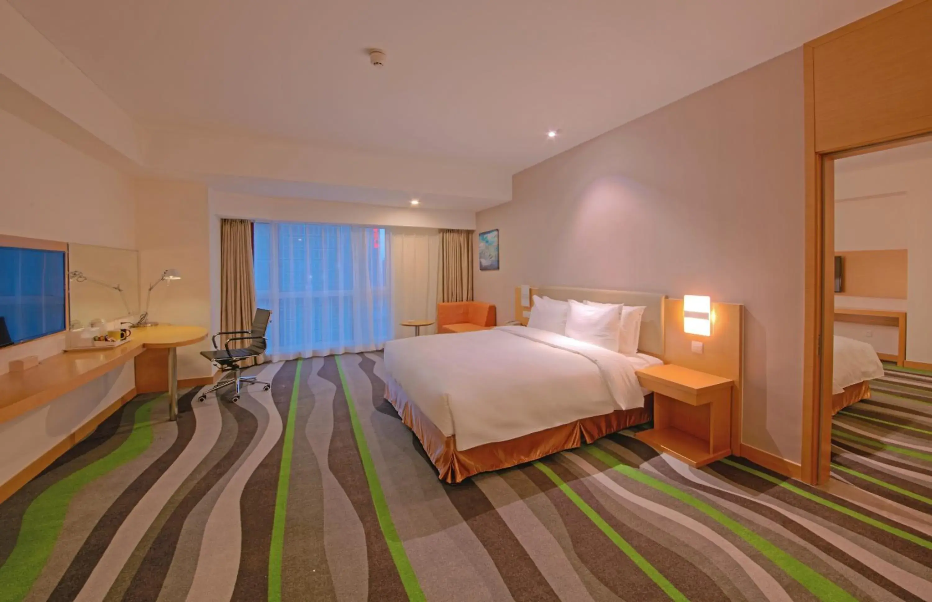 Photo of the whole room, Bed in Holiday Inn Express Tangshan Downtown by IHG Photo of the whole room, Bed in Holiday Inn Express Tangshan Downtown by IHG