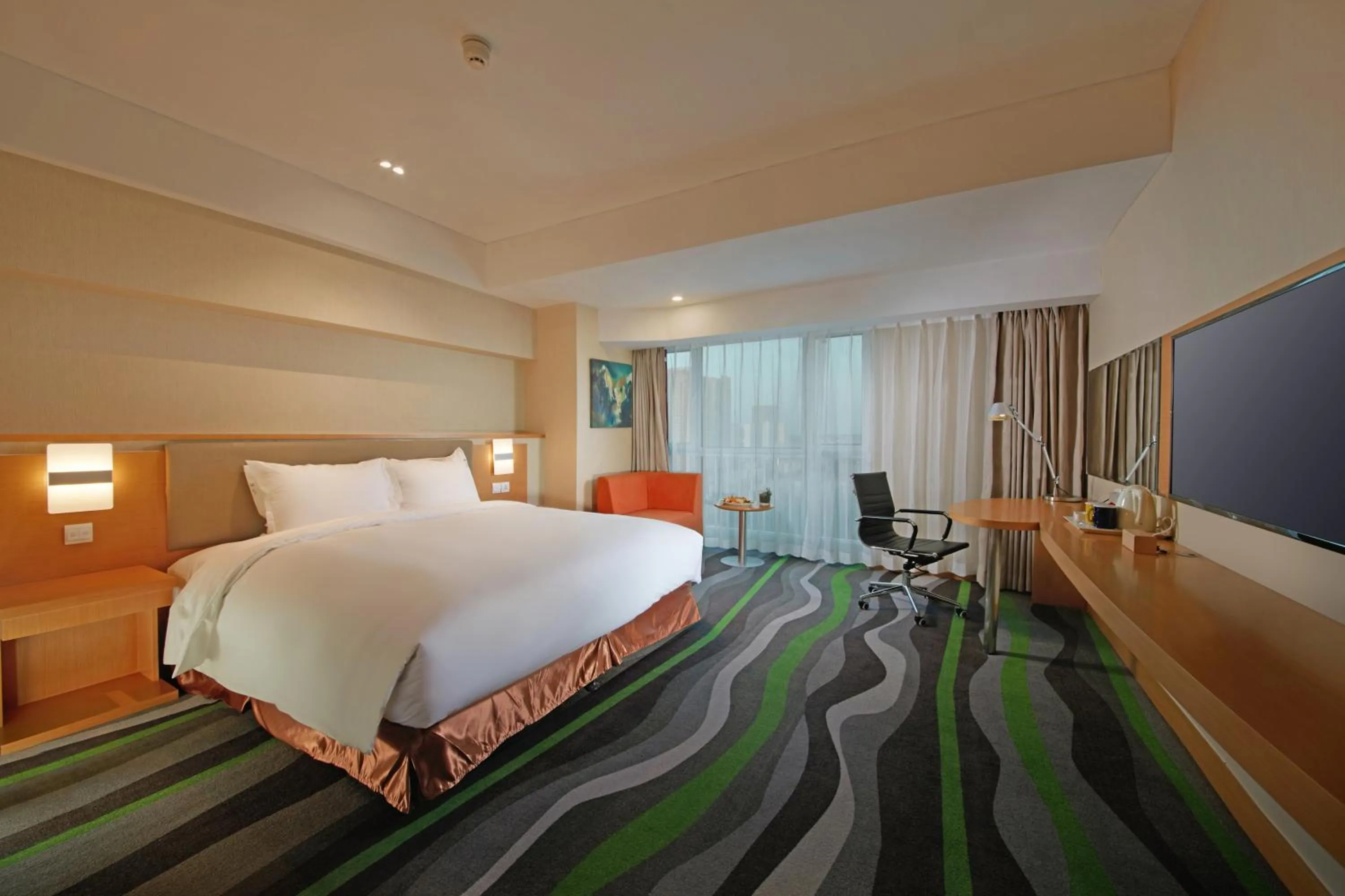 Photo of the whole room, Bed in Holiday Inn Express Tangshan Downtown by IHG