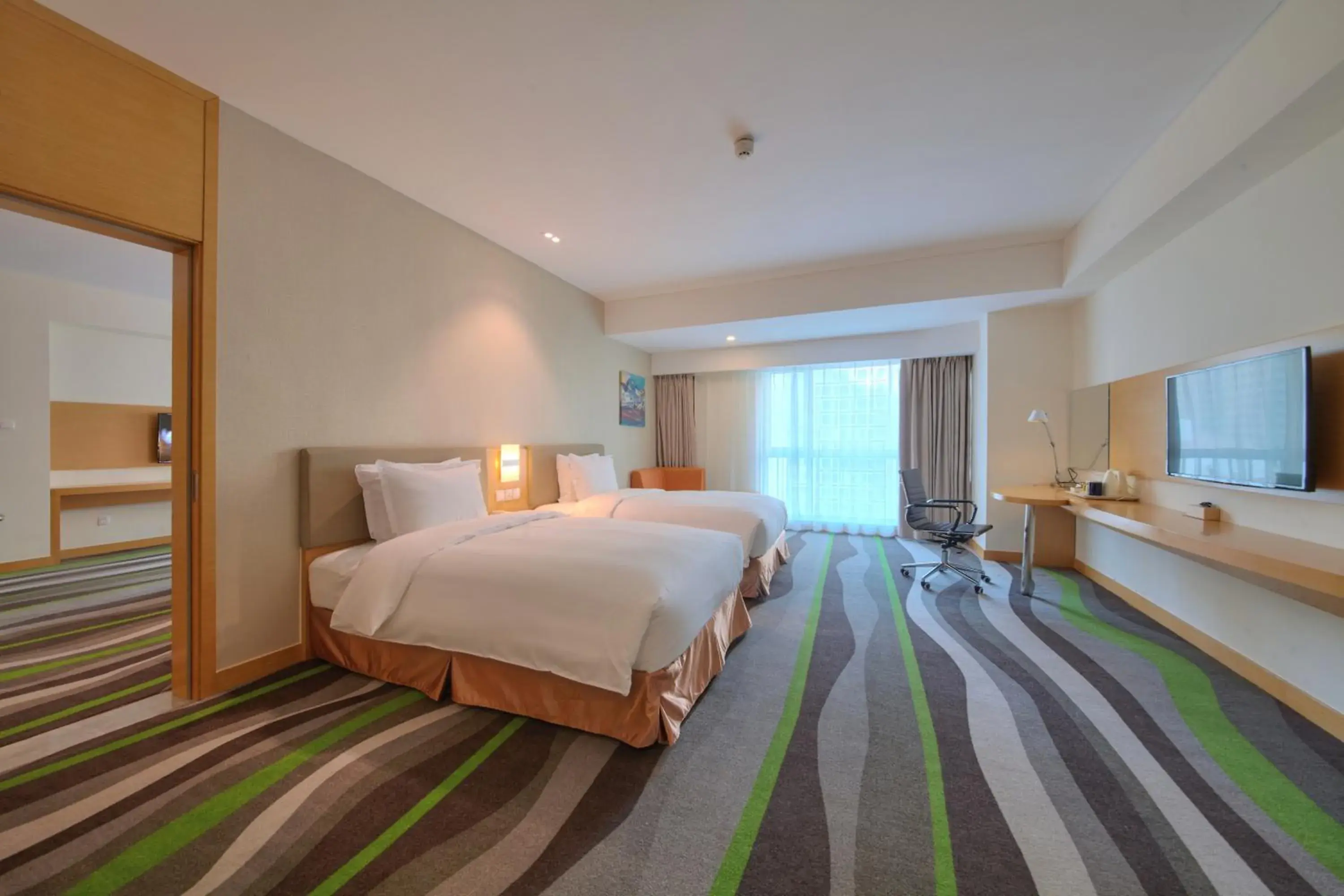 Photo of the whole room, Bed in Holiday Inn Express Tangshan Downtown by IHG Photo of the whole room, Bed in Holiday Inn Express Tangshan Downtown by IHG