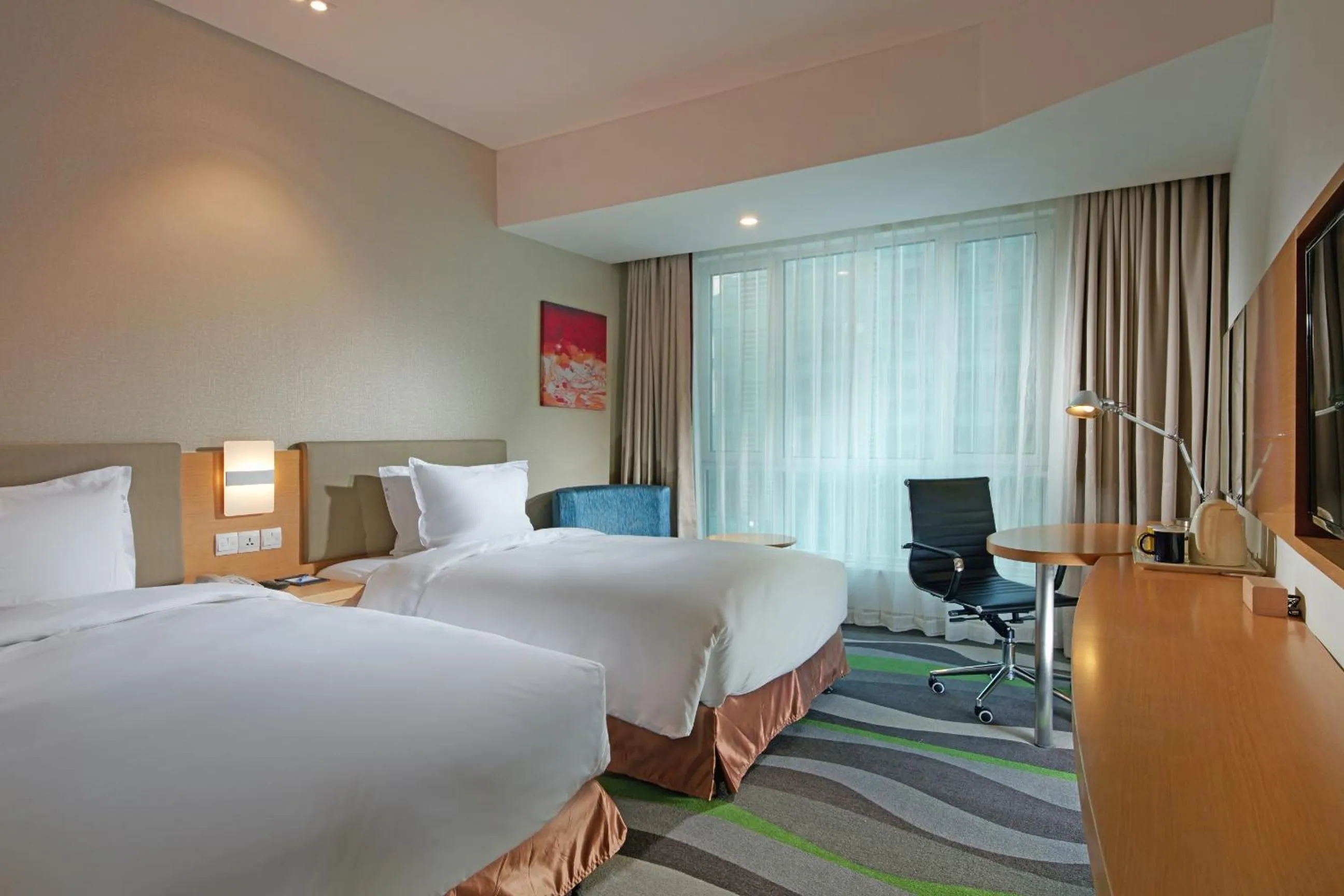Photo of the whole room, Bed in Holiday Inn Express Tangshan Downtown by IHG