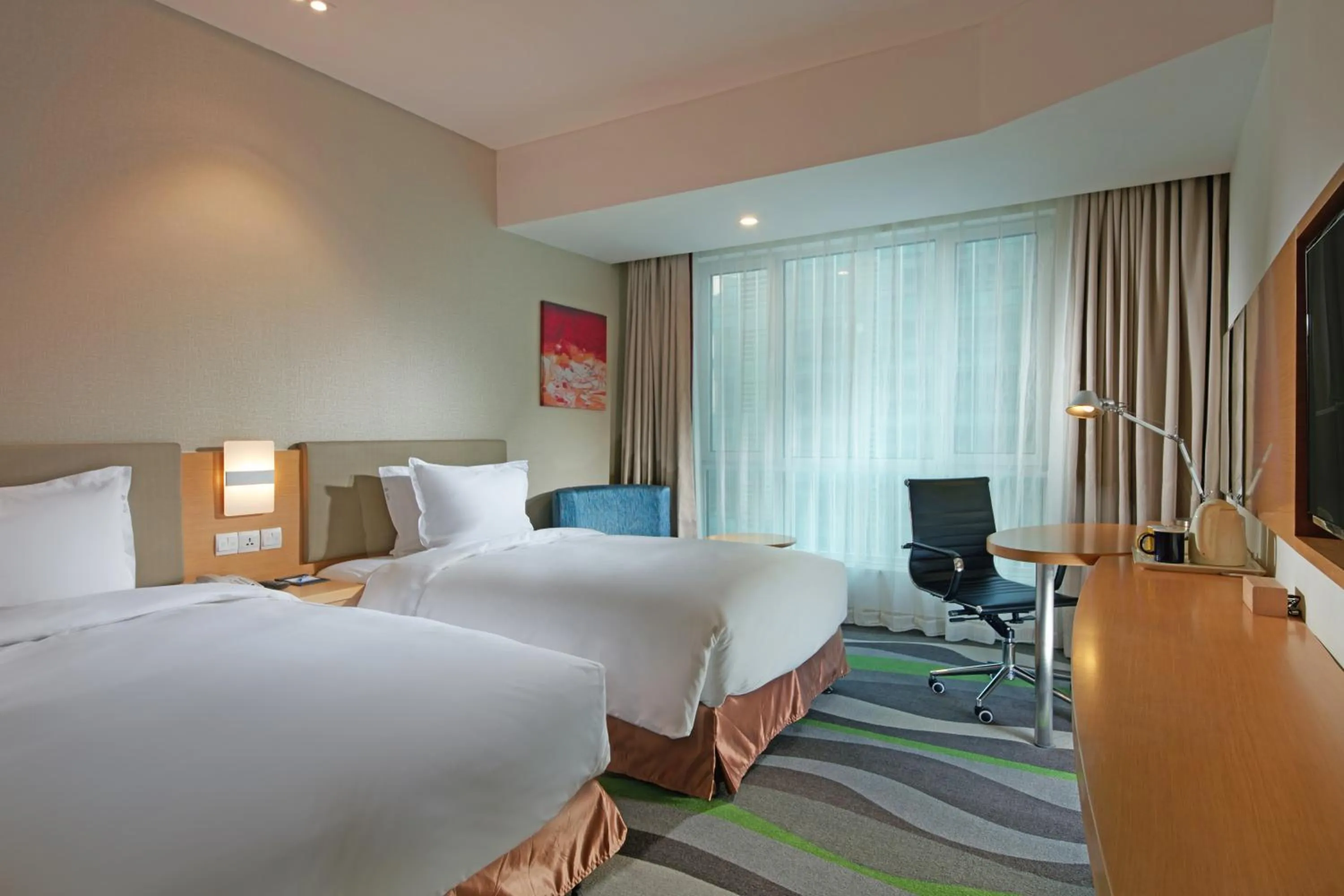 Photo of the whole room, Bed in Holiday Inn Express Tangshan Downtown by IHG