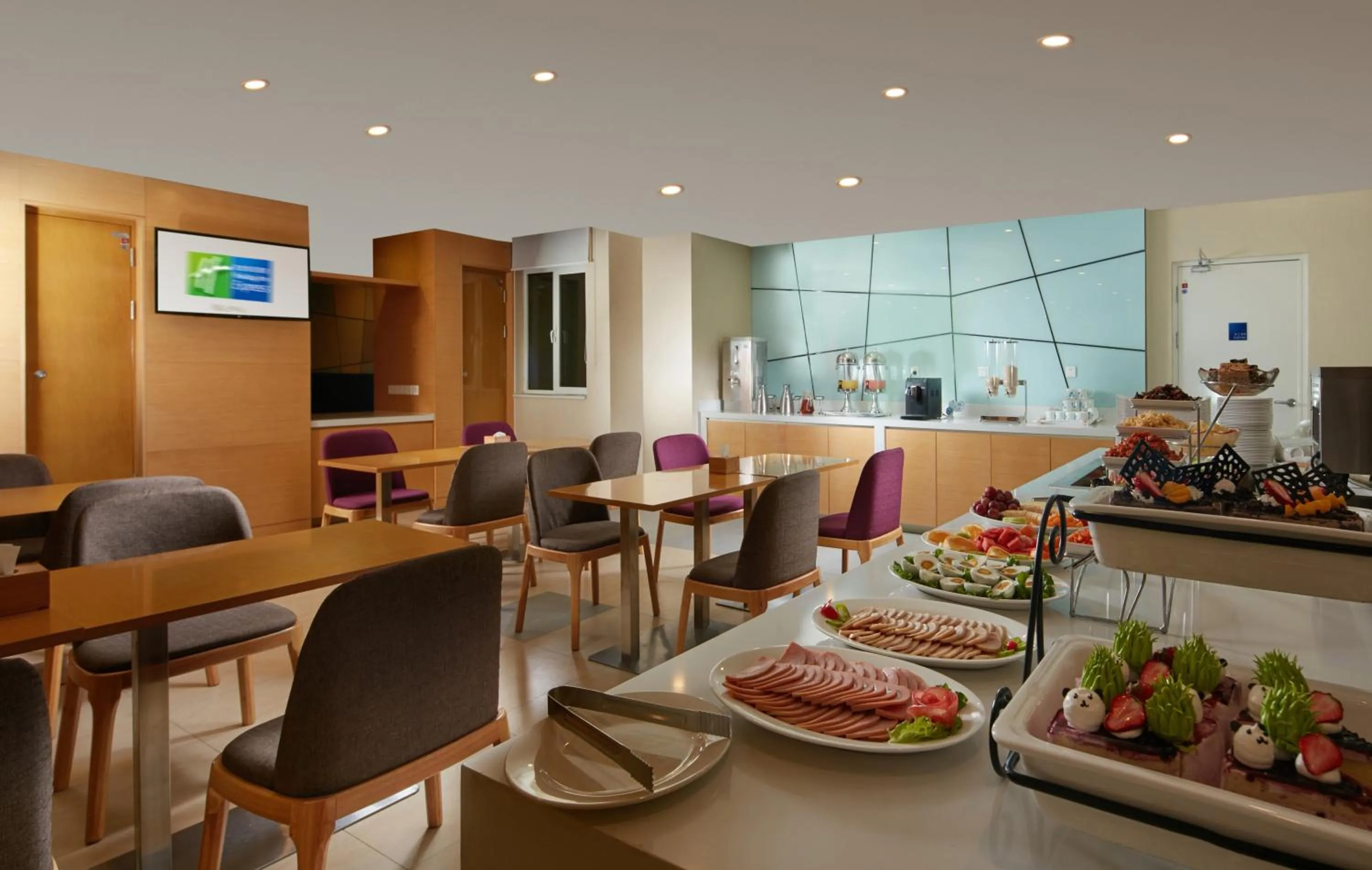 Restaurant/places to eat in Holiday Inn Express Tangshan Downtown by IHG