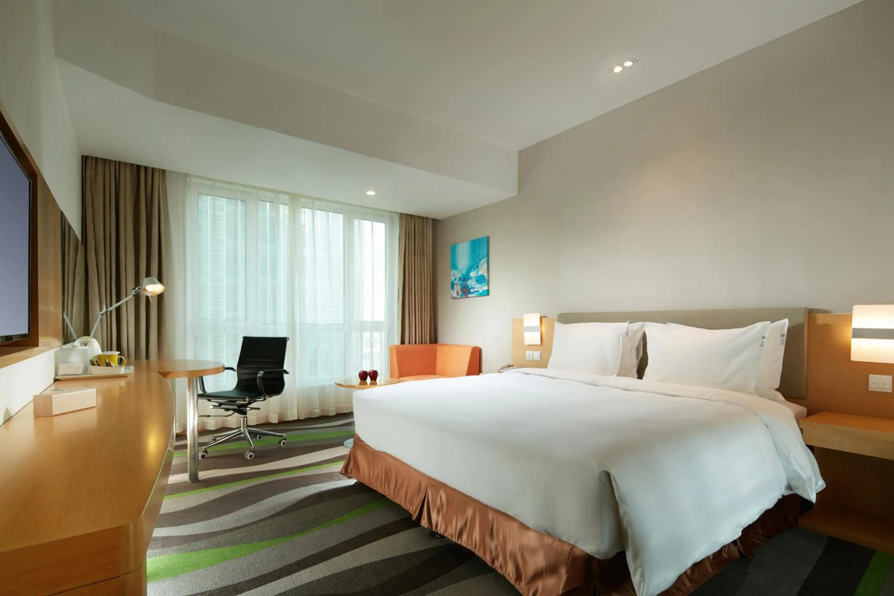 Photo of the whole room, Bed in Holiday Inn Express Tangshan Downtown by IHG