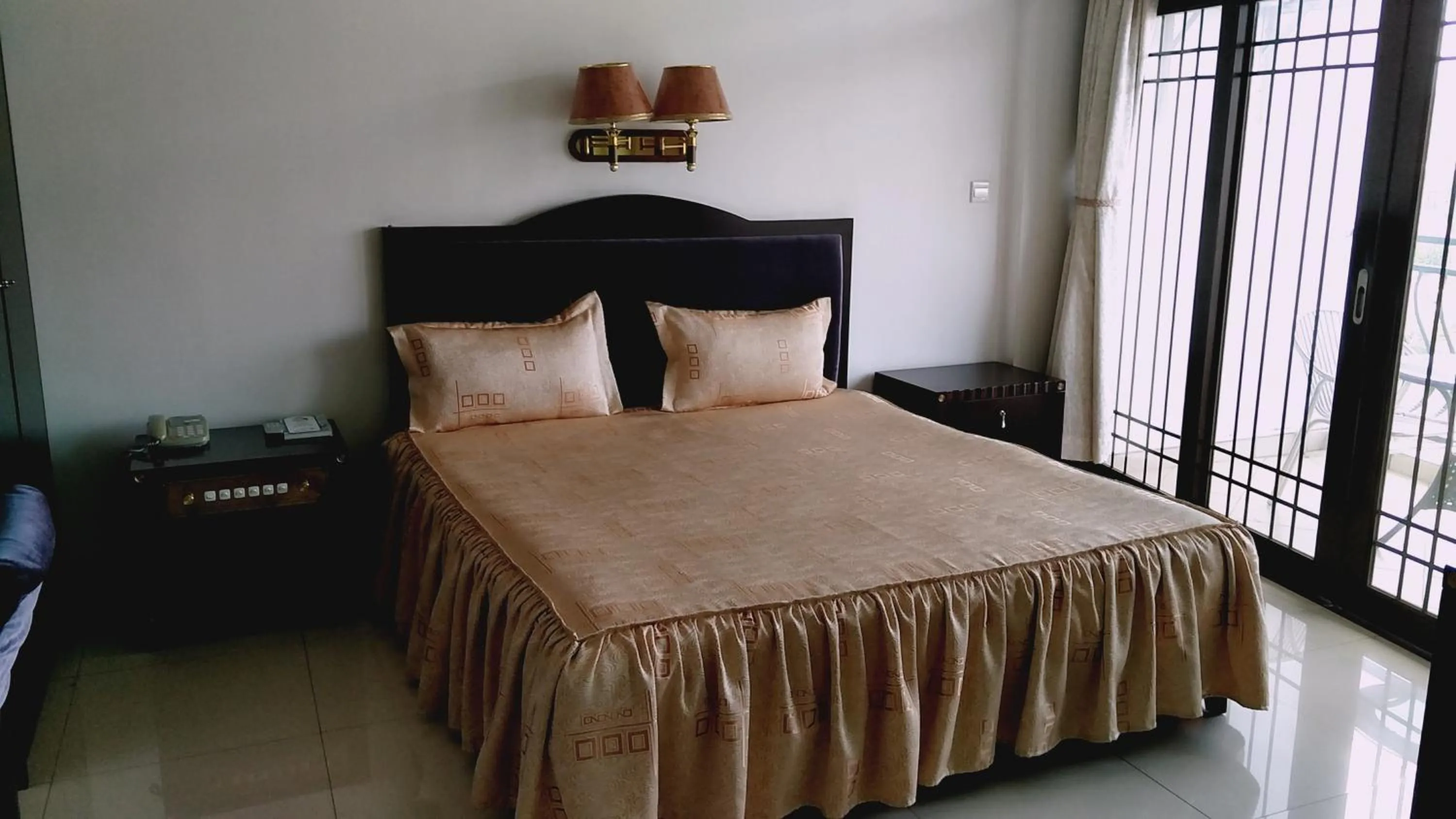 Bed in Evergreen Hotel