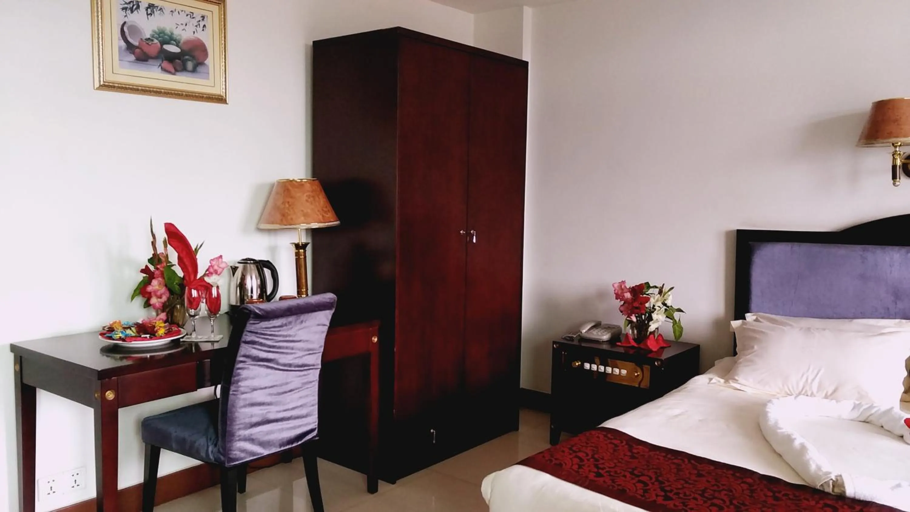 Bed in Evergreen Hotel