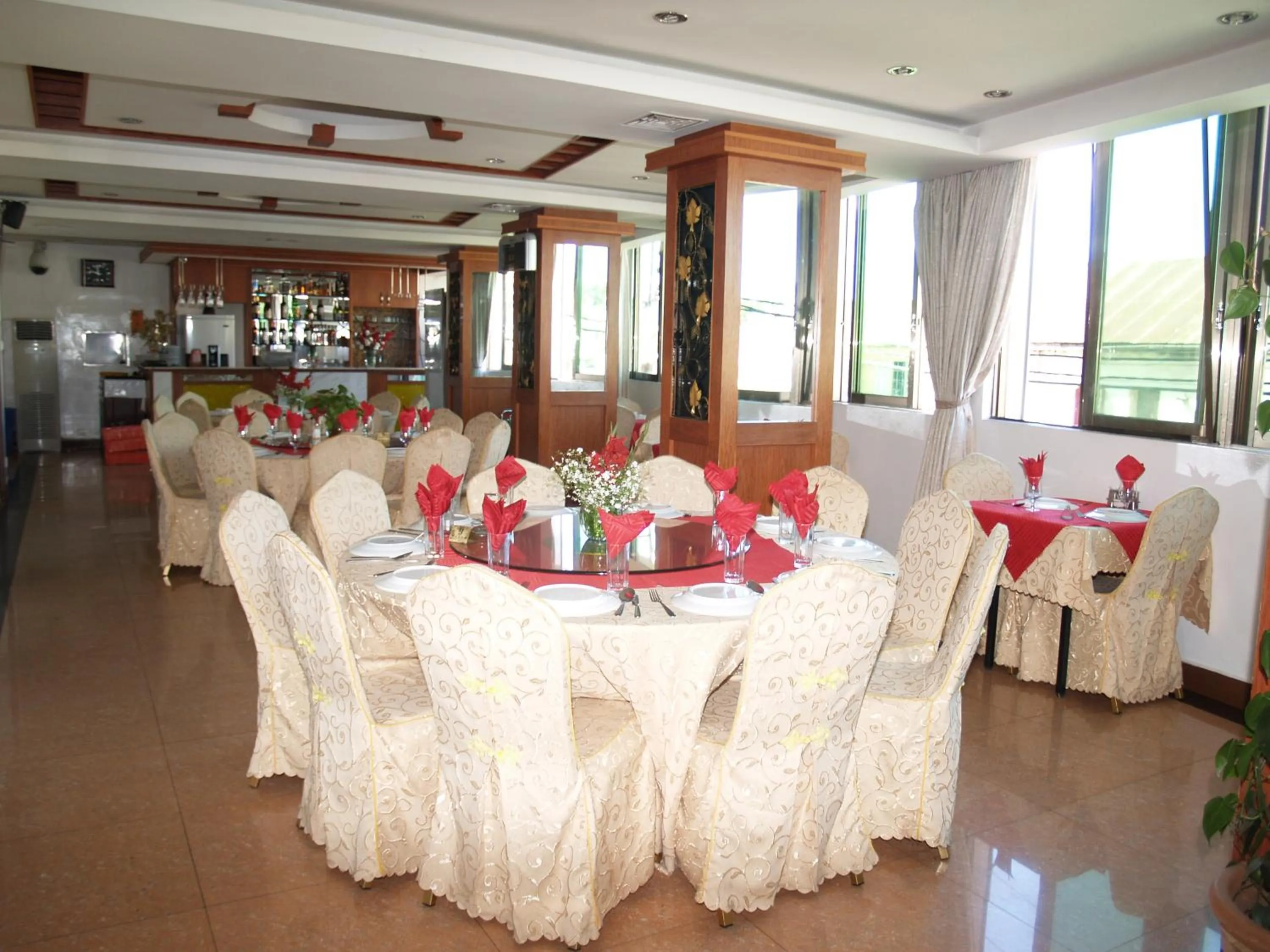 Restaurant/places to eat in Evergreen Hotel