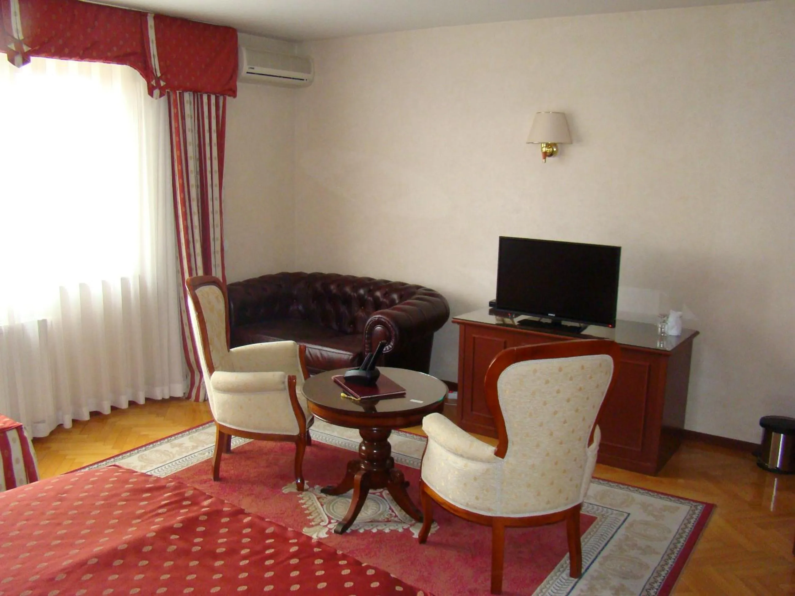 TV and multimedia in Hotel Vila Ariston