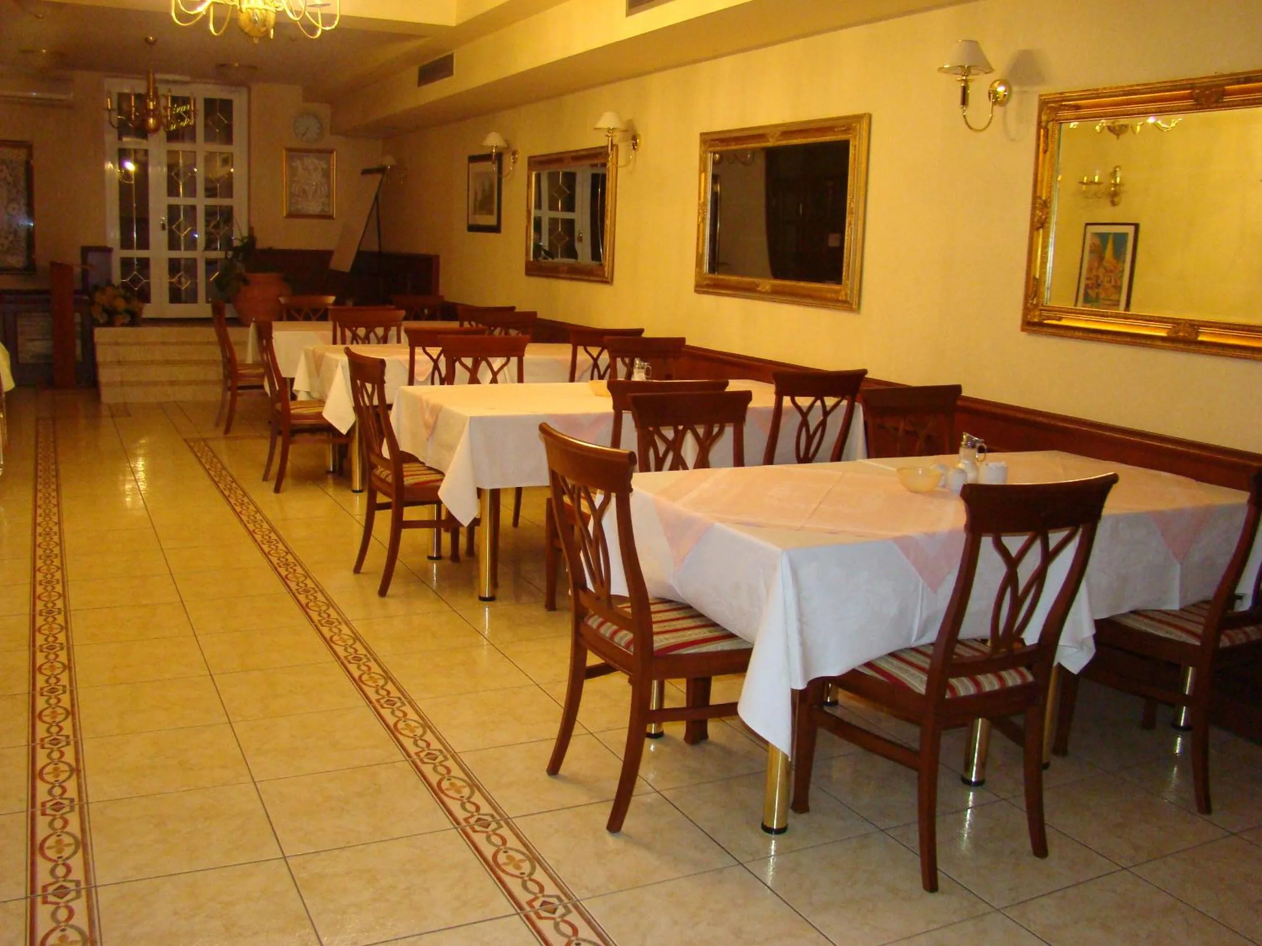 Restaurant/places to eat in Hotel Vila Ariston