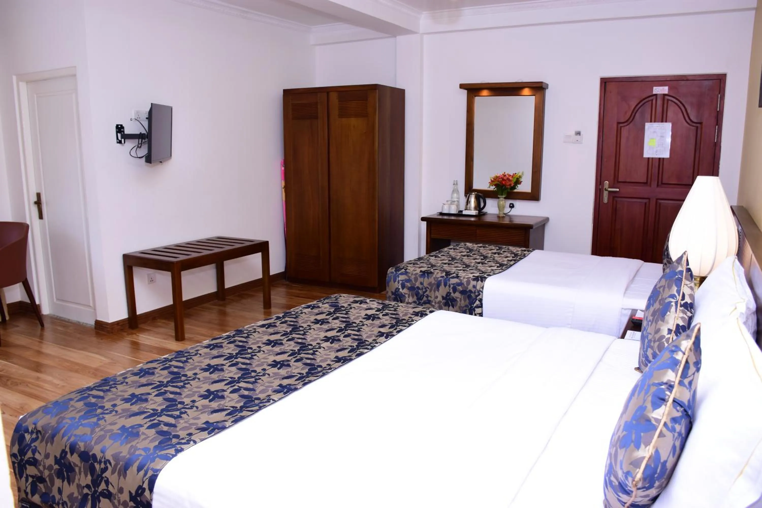 Bedroom, Bed in Mirage Kings Cottage