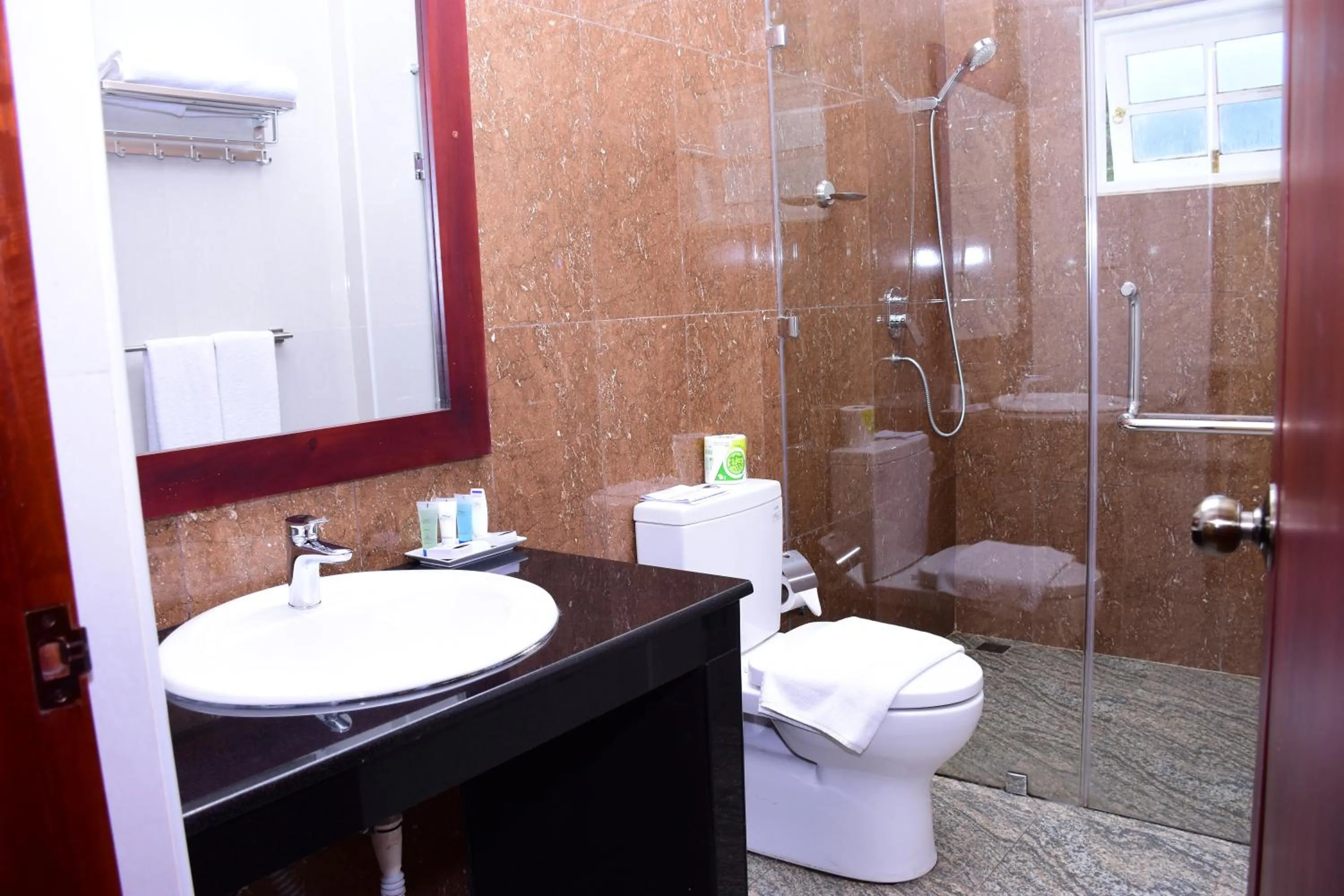 Shower in Mirage Kings Cottage