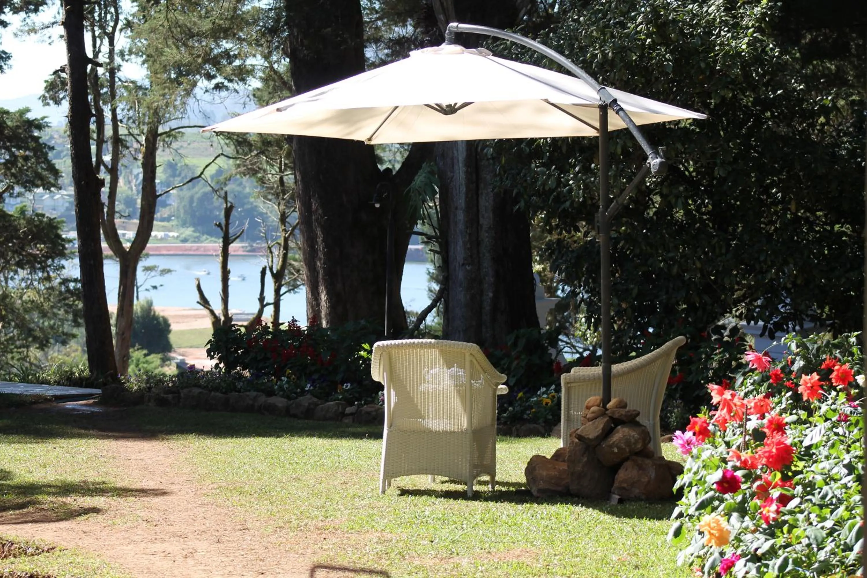 Garden in Mirage Kings Cottage