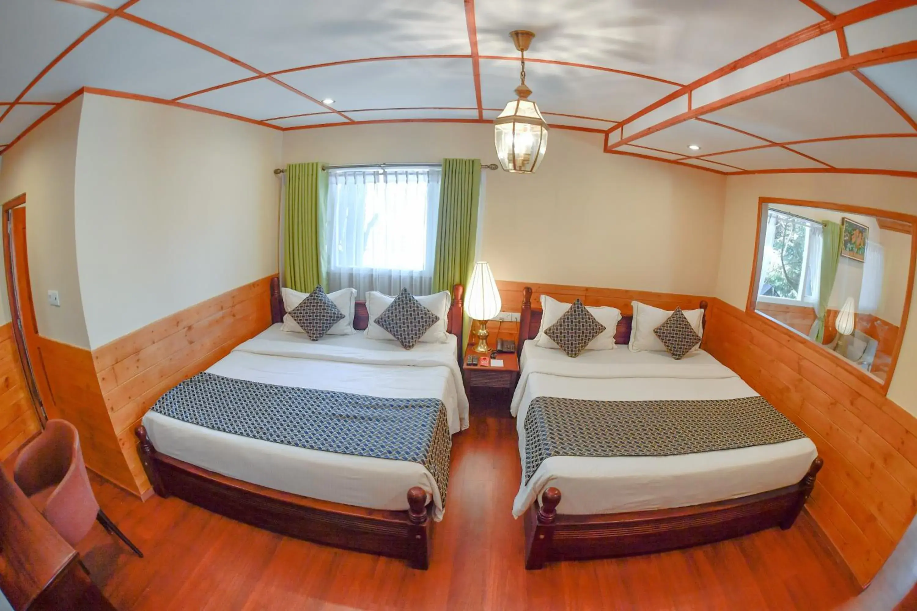 Bedroom, Bed in Mirage Kings Cottage Bedroom, Bed in Mirage Kings Cottage