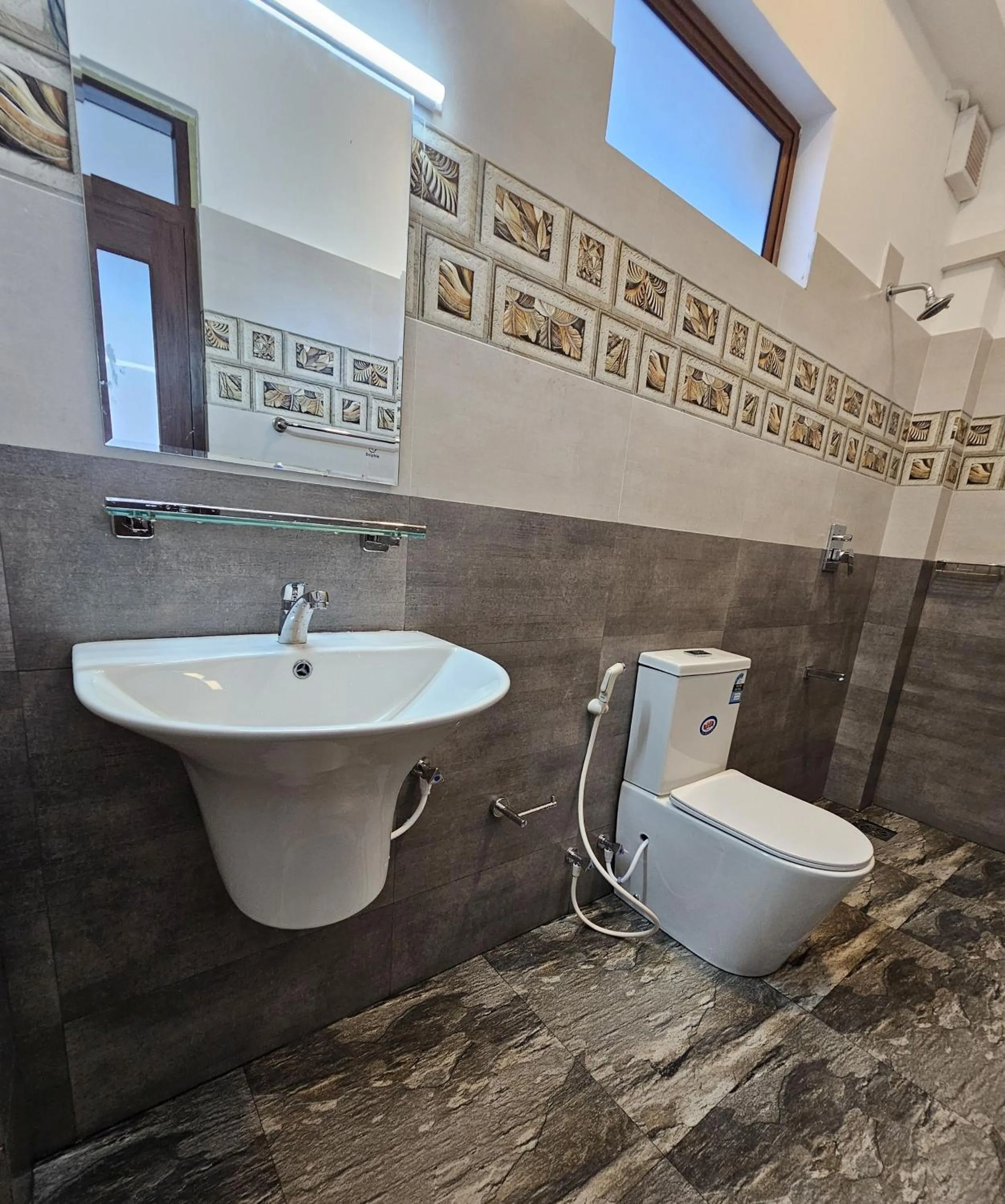 Shower in Sailors Mirissa