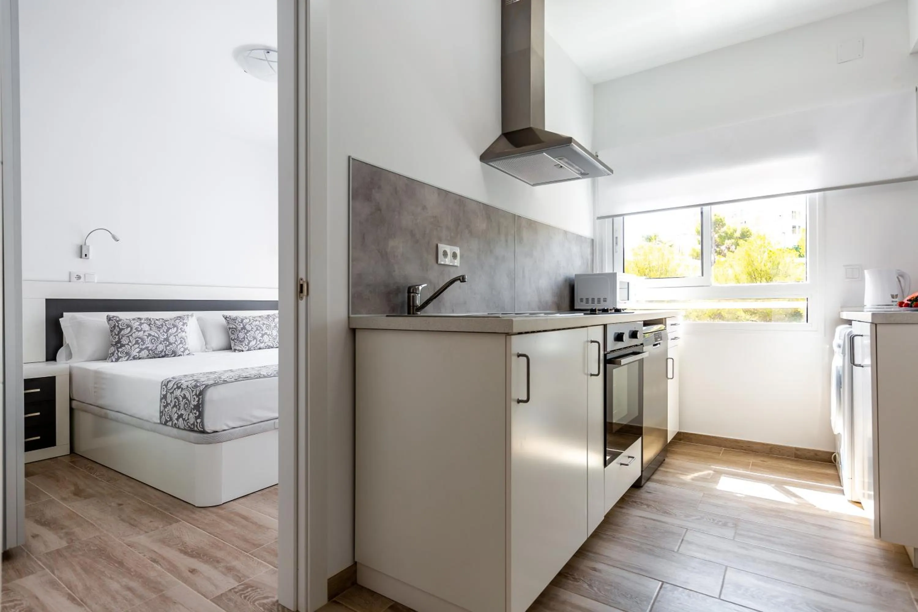 Kitchen or kitchenette, Bed in Sonrisa Apartments