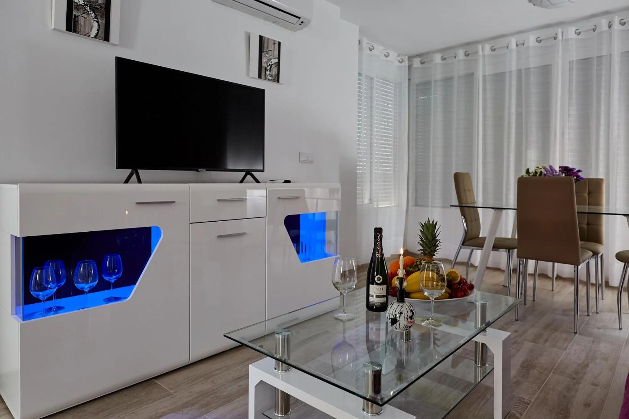 Communal lounge/ TV room in Sonrisa Apartments