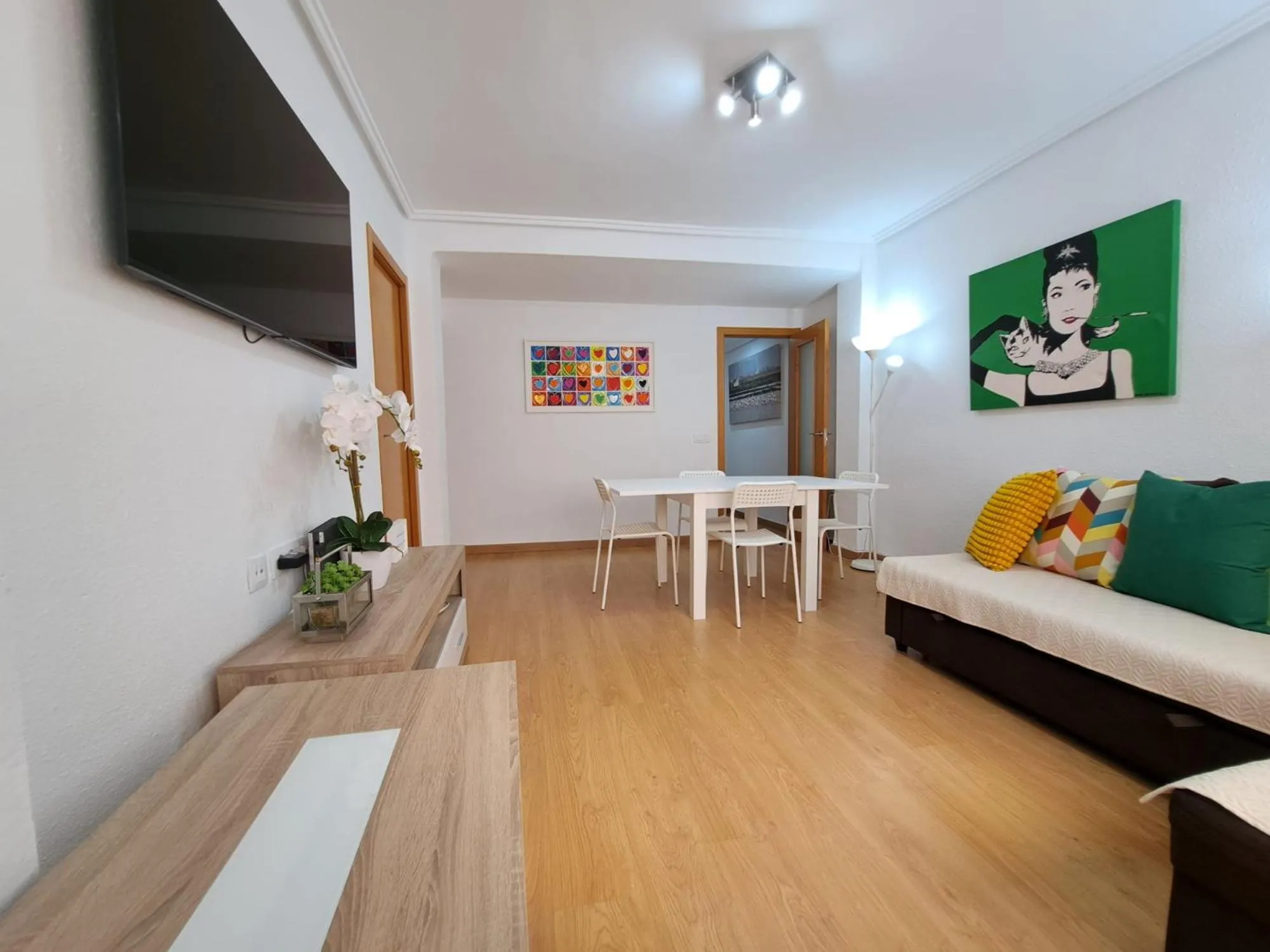 Céntrico apartamento en Valencia próximo parada de metro Ángel Guimerà
