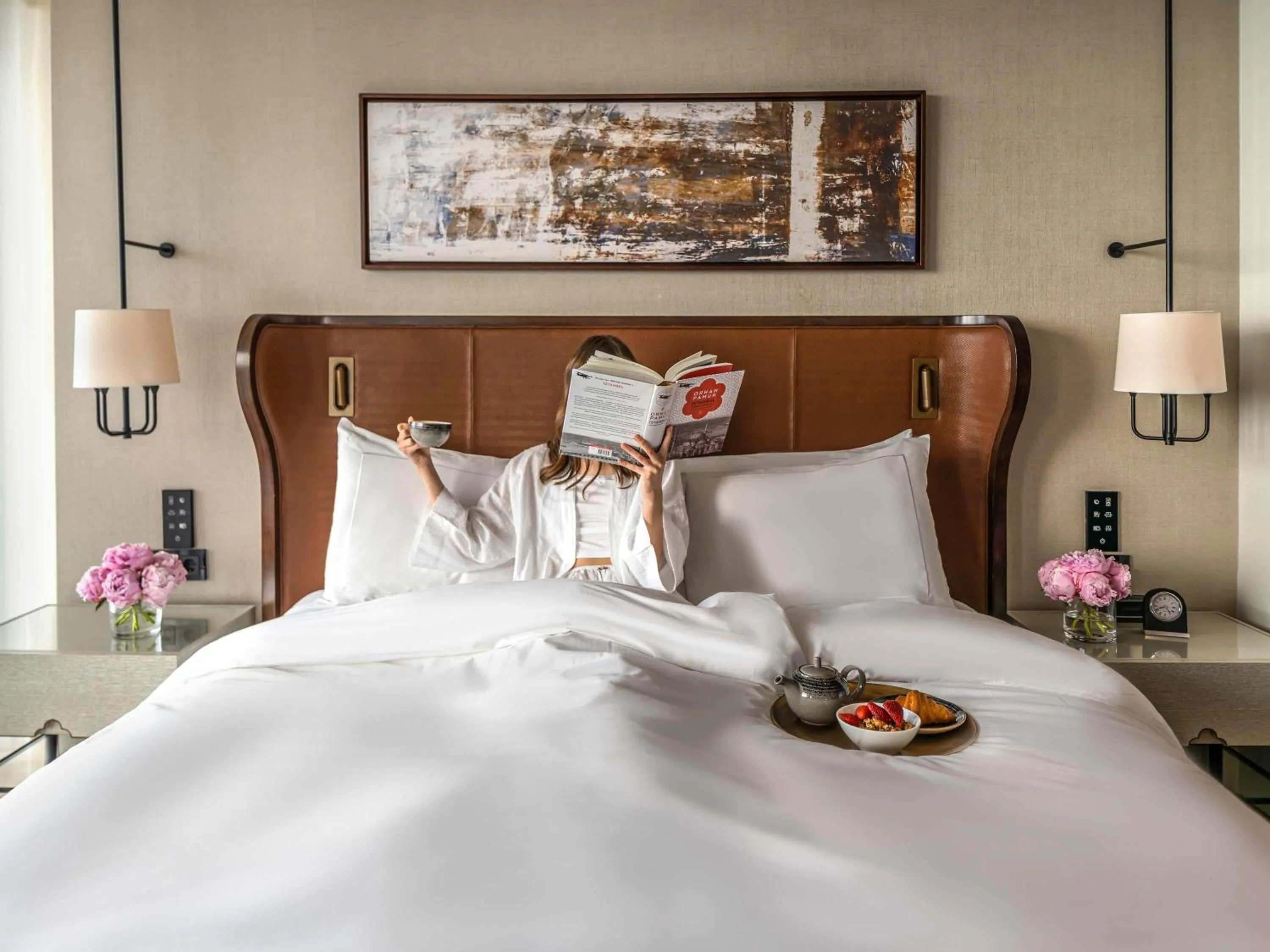 Photo of the whole room, Bed in Fairmont Quasar Istanbul Hotel