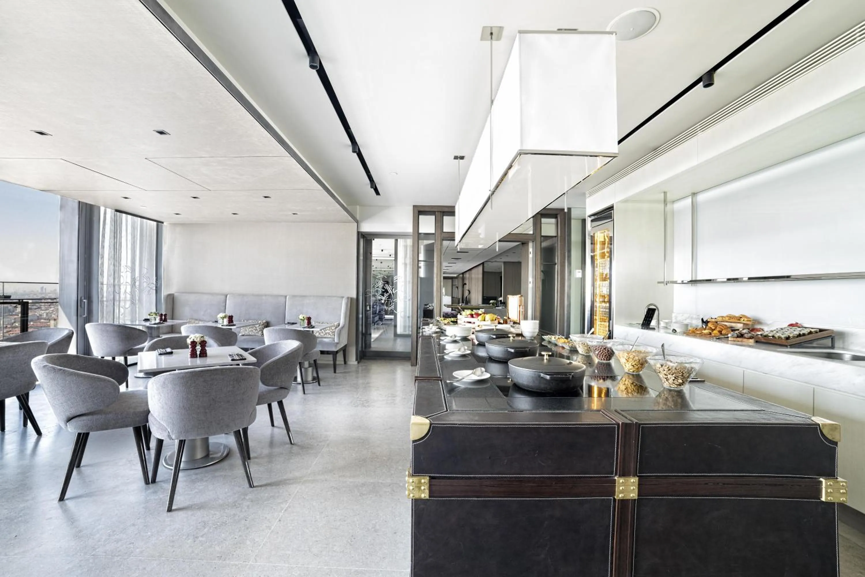 Lounge or bar in Fairmont Quasar Istanbul Hotel