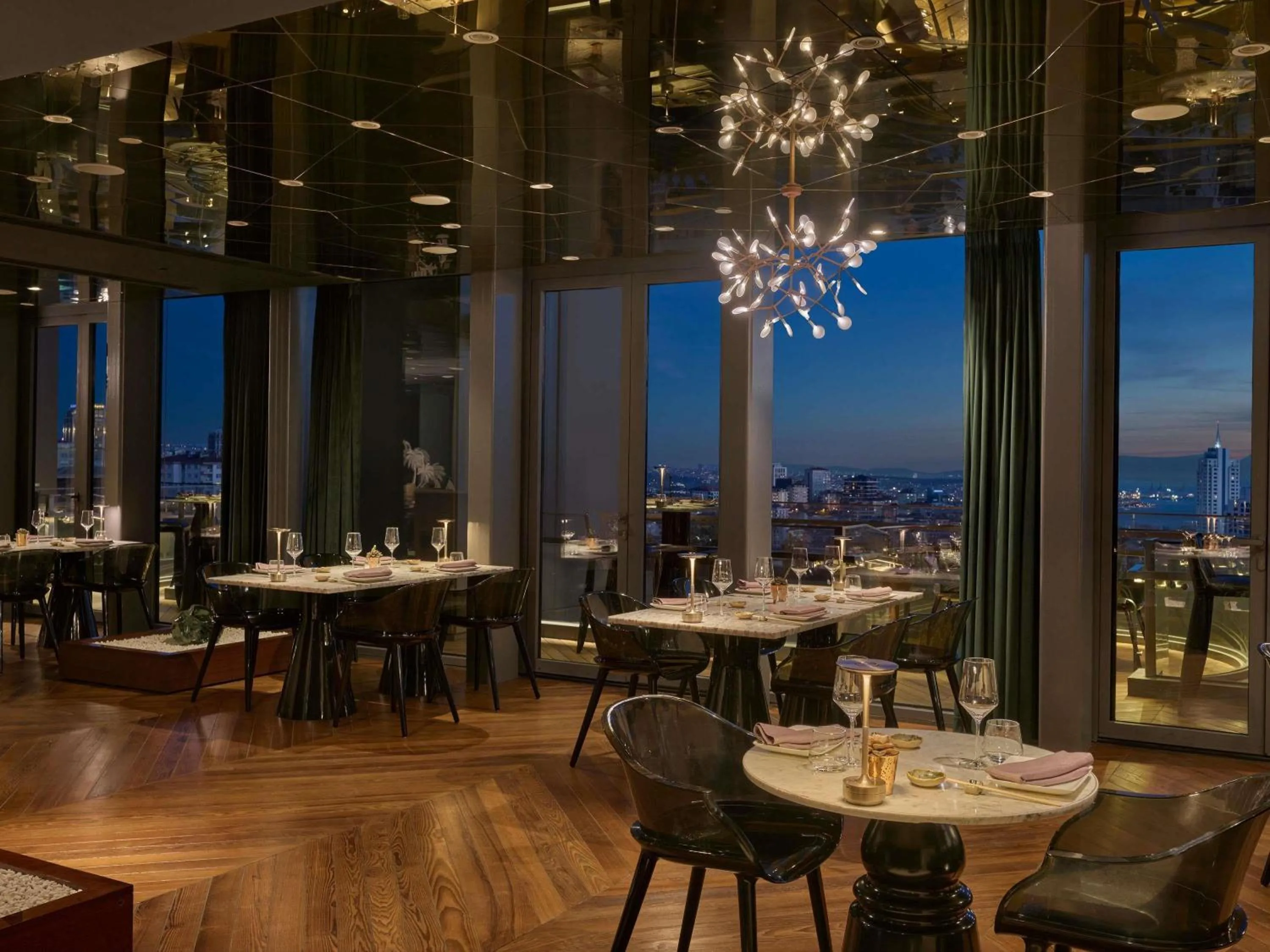 Restaurant/places to eat in Fairmont Quasar Istanbul Hotel