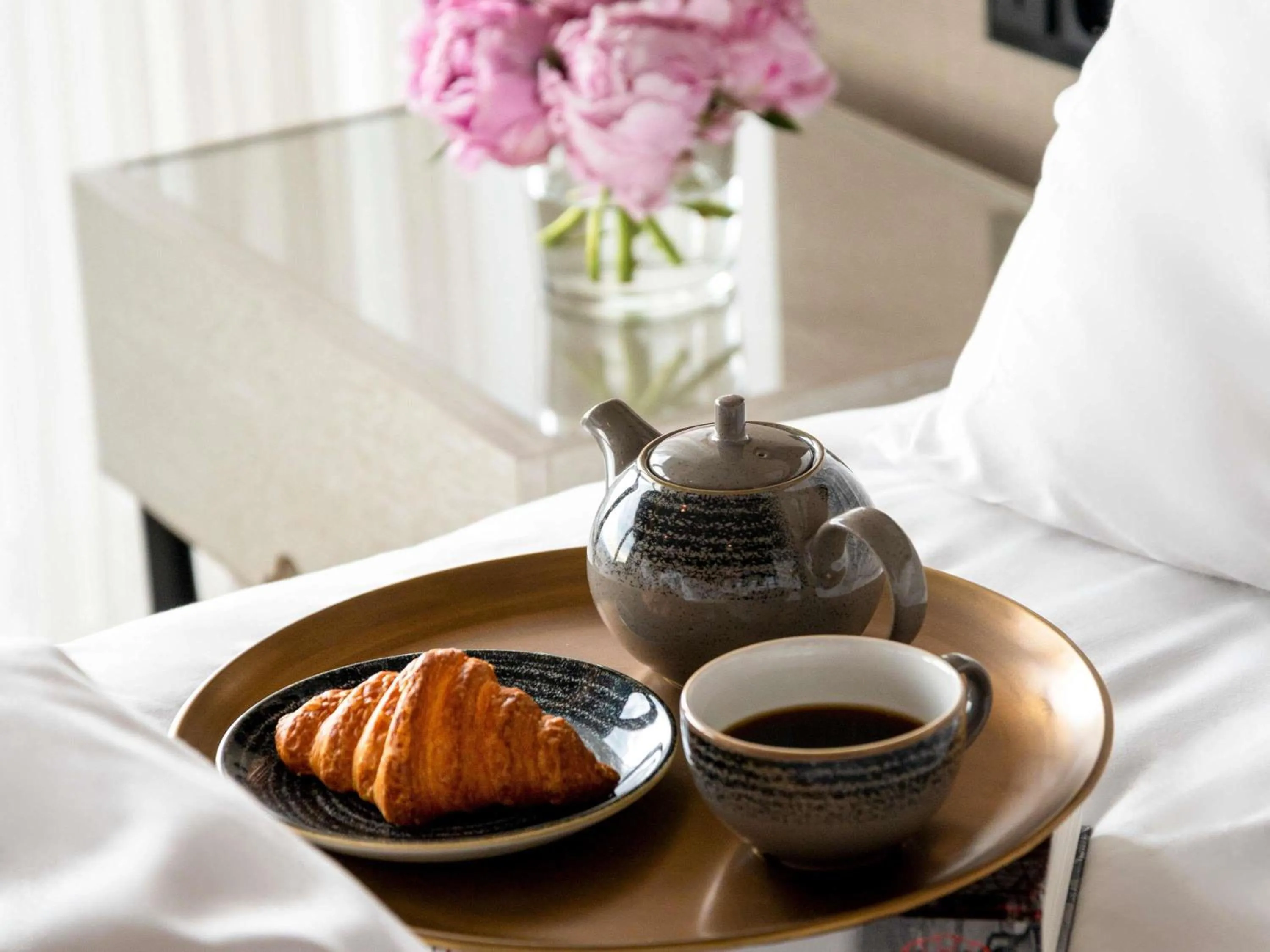 Bedroom, Bed in Fairmont Quasar Istanbul Hotel