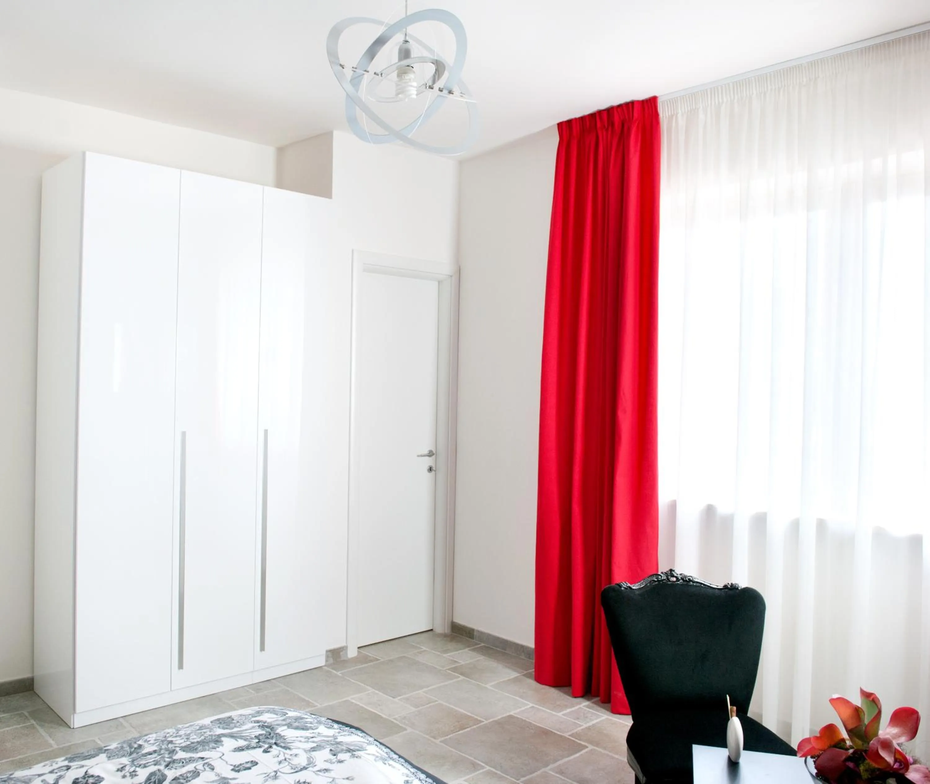 Photo of the whole room in La Selva Incantata