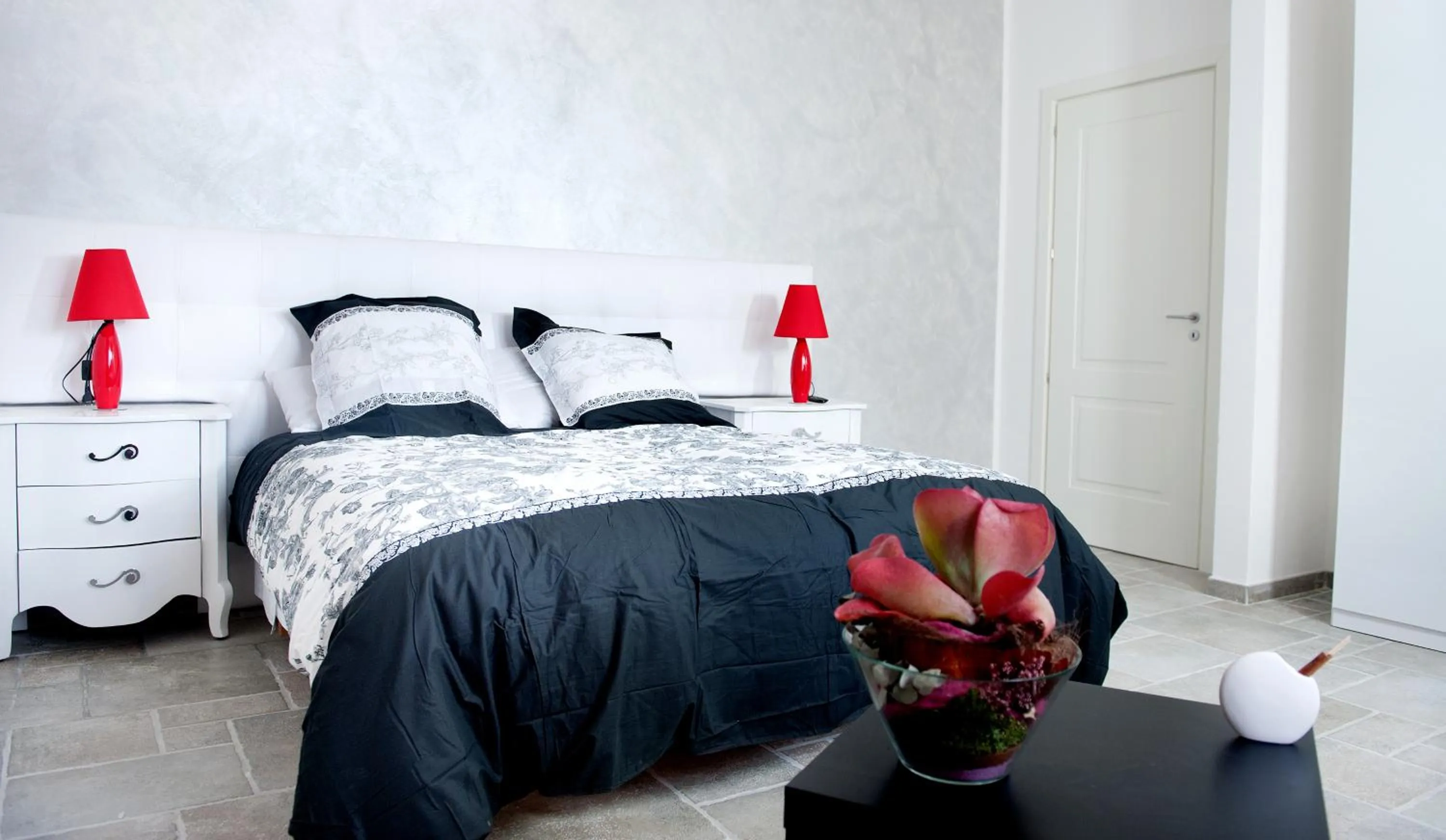 Photo of the whole room in La Selva Incantata