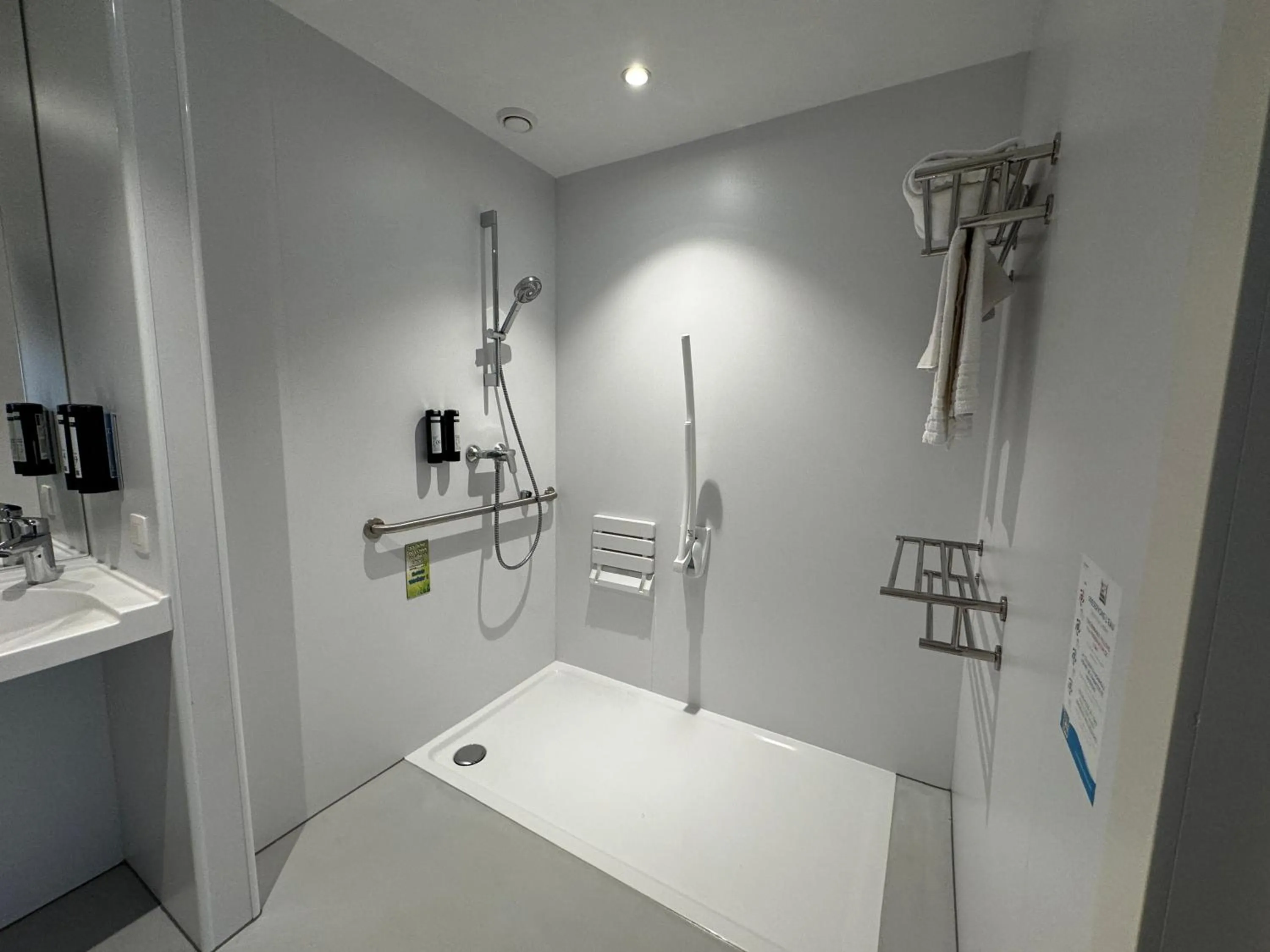 Shower in Hotel & Aparthotel Casteau Resort Mons Soignies