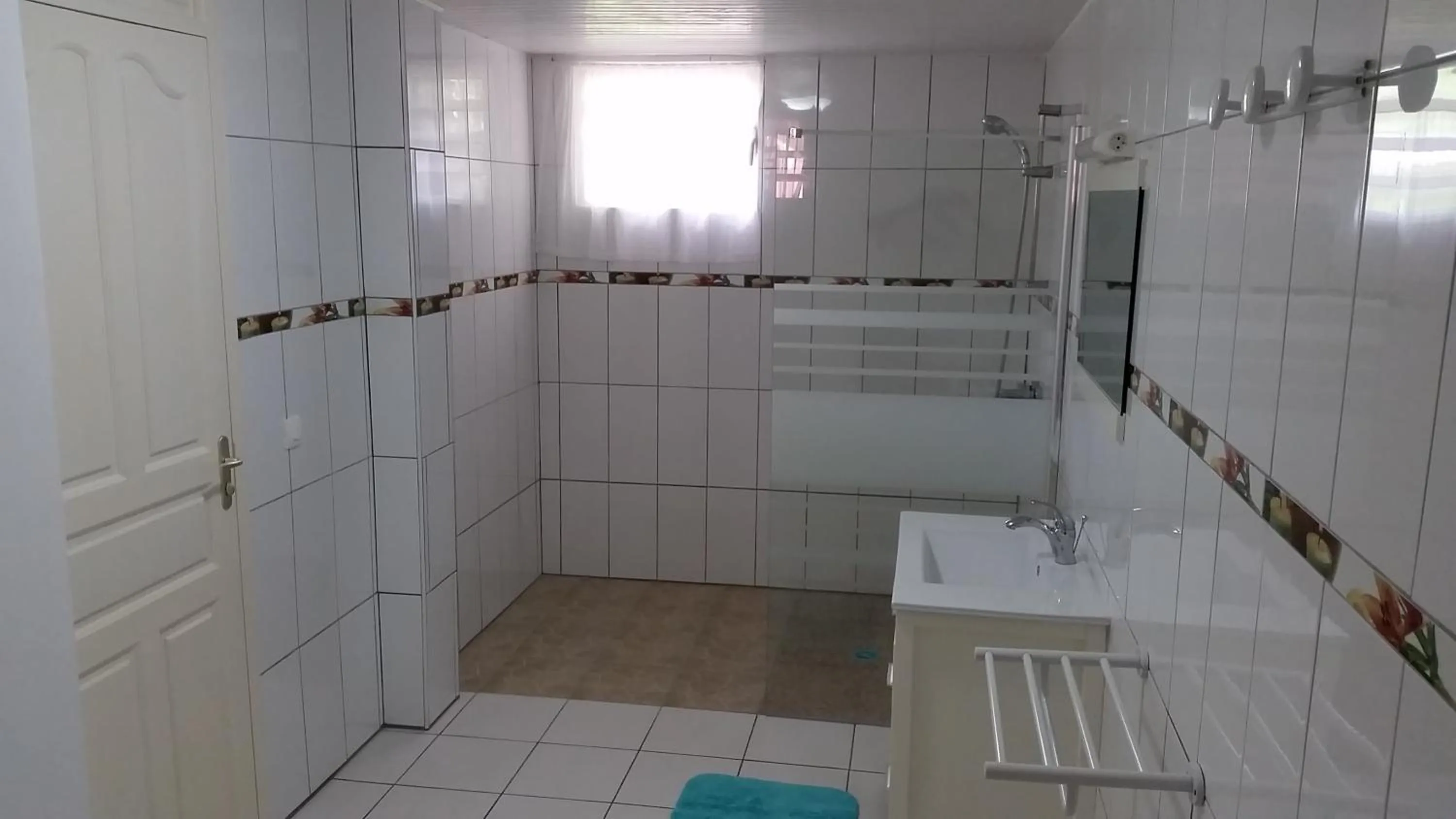 Shower in Chez Lucia et Donatien